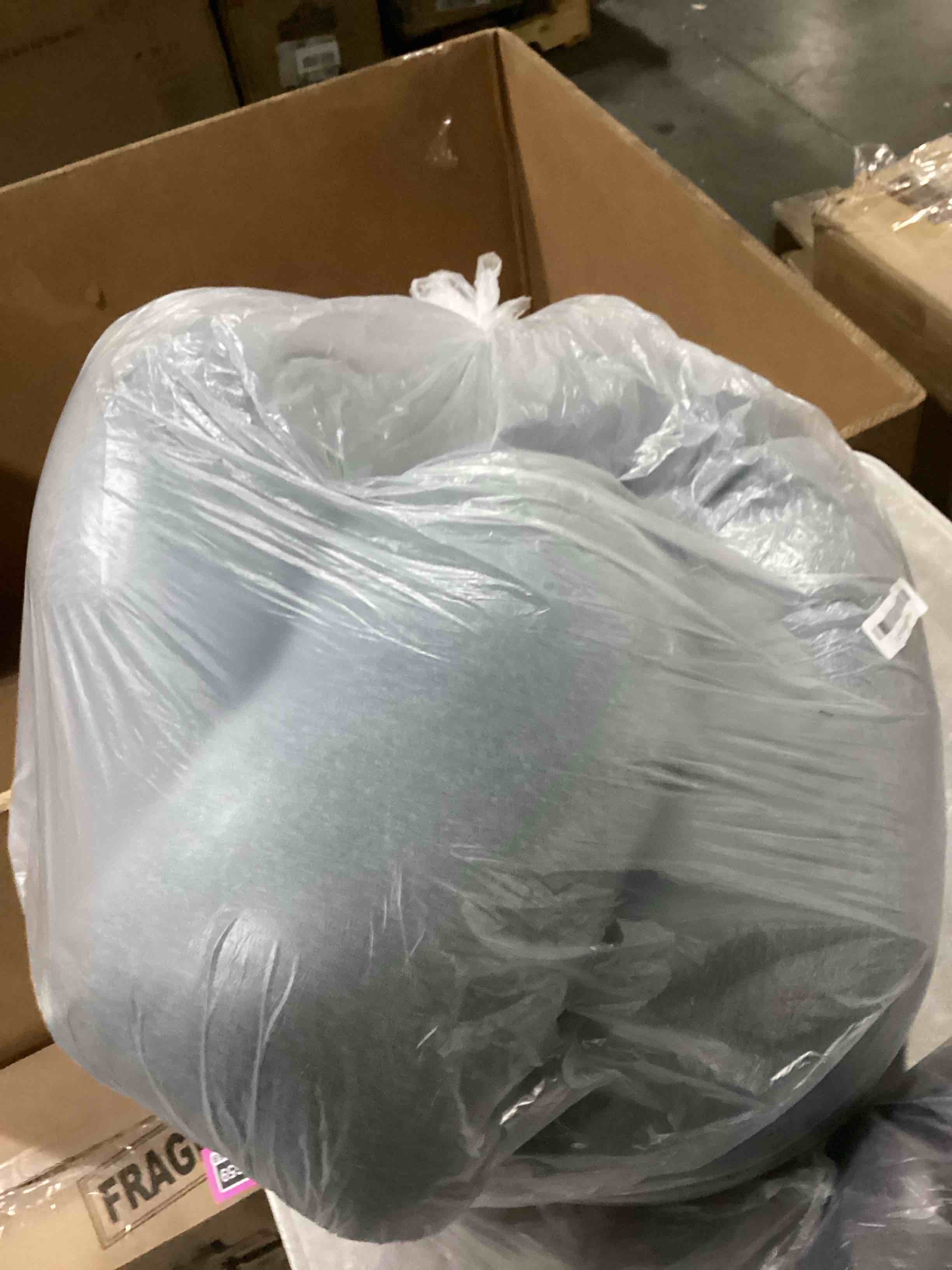 https://s3.amazonaws.com/lotting-images-prod/bidfta/PNK2542842_1746810057487.jpeg