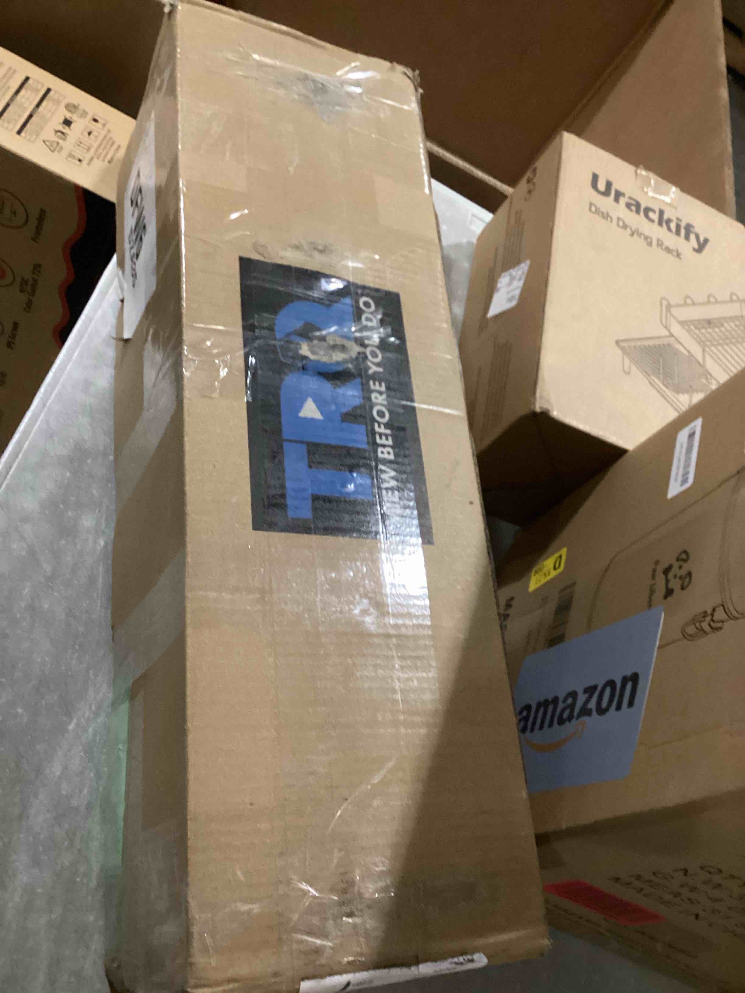 https://s3.amazonaws.com/lotting-images-prod/bidfta/PNK2543114_1747140192271.jpeg