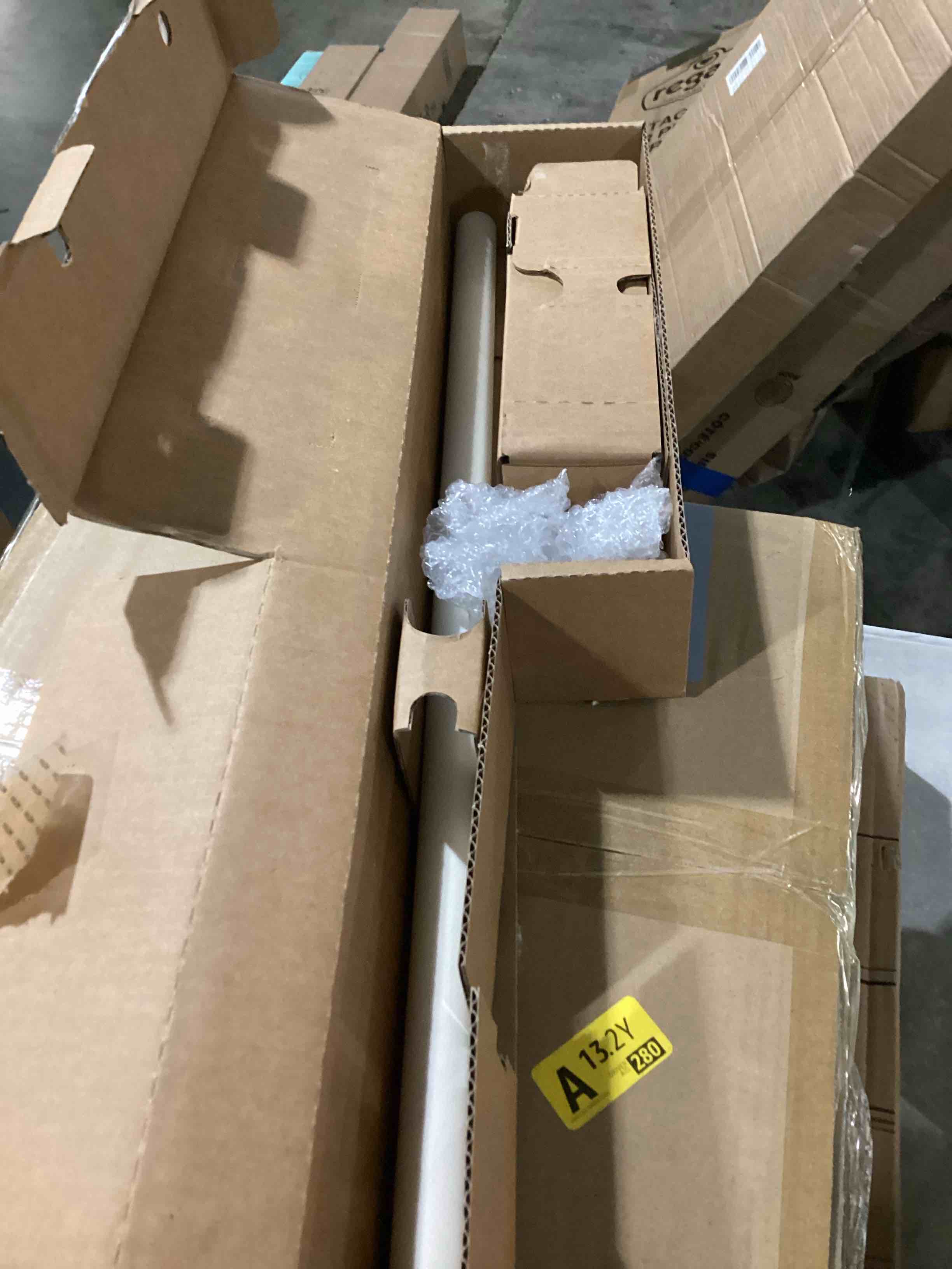 https://s3.amazonaws.com/lotting-images-prod/bidfta/PNK2543121_1747140884459.jpeg
