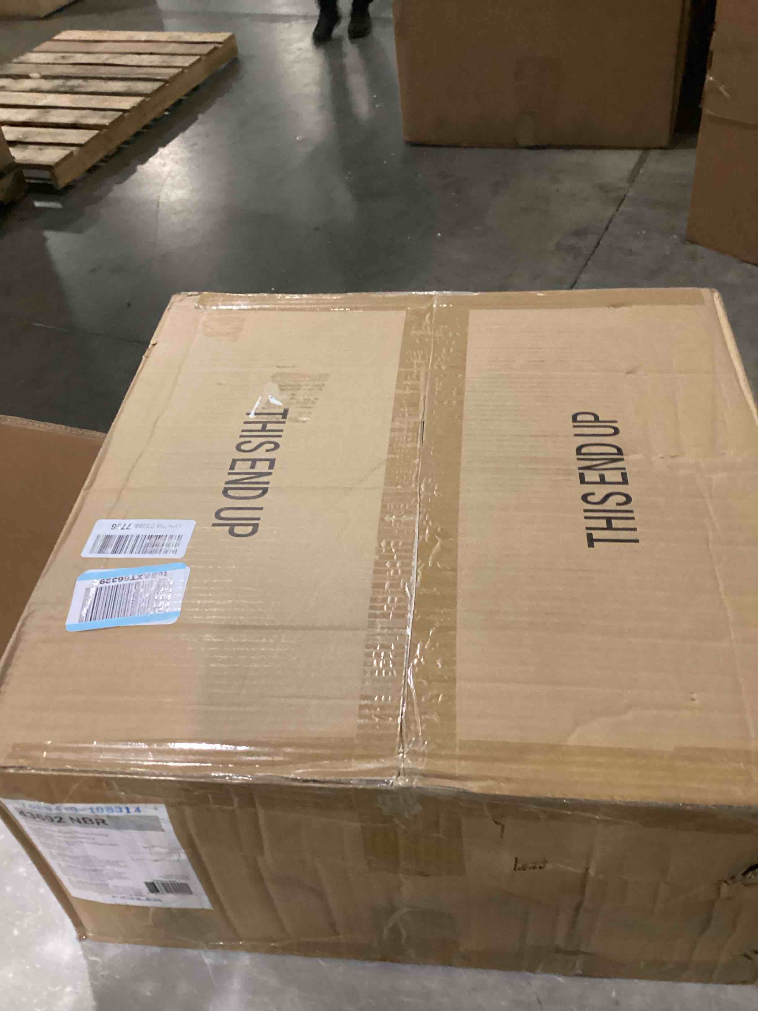 https://s3.amazonaws.com/lotting-images-prod/bidfta/PNK2543174_1747150148274.jpeg