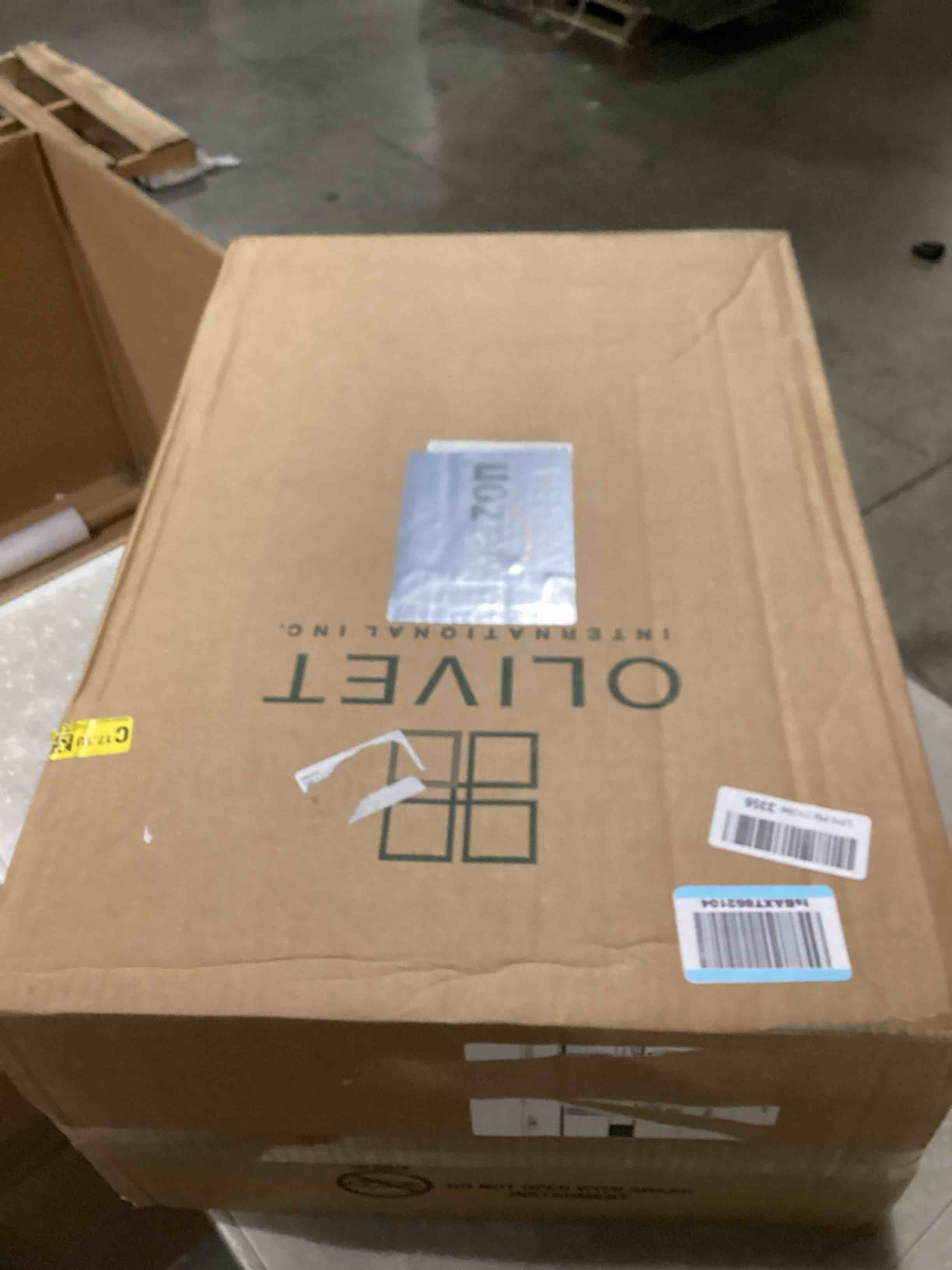 https://s3.amazonaws.com/lotting-images-prod/bidfta/PNK2543849_1747422375060.jpeg