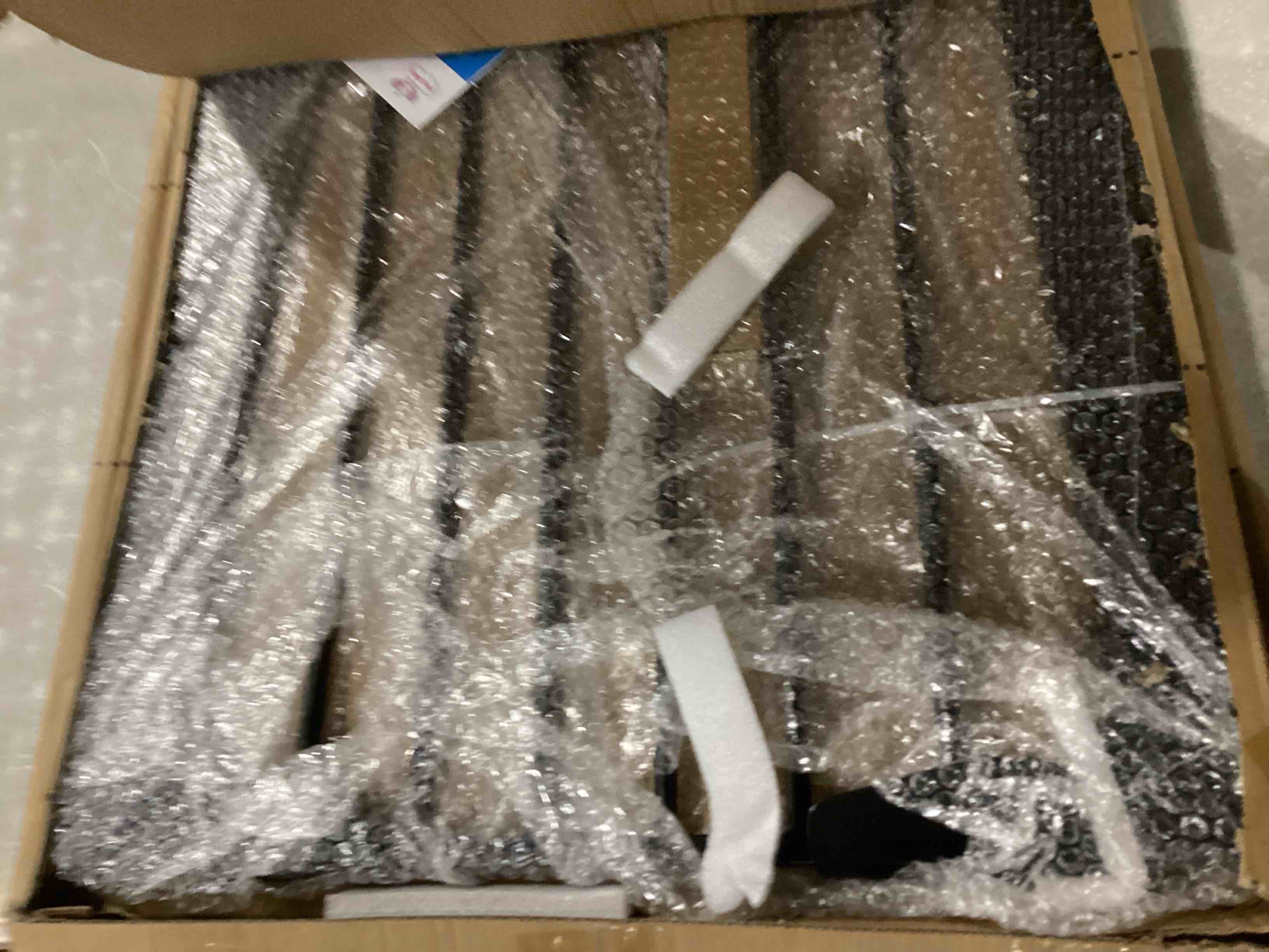 https://s3.amazonaws.com/lotting-images-prod/bidfta/PNK2543984_1747675986501.jpeg