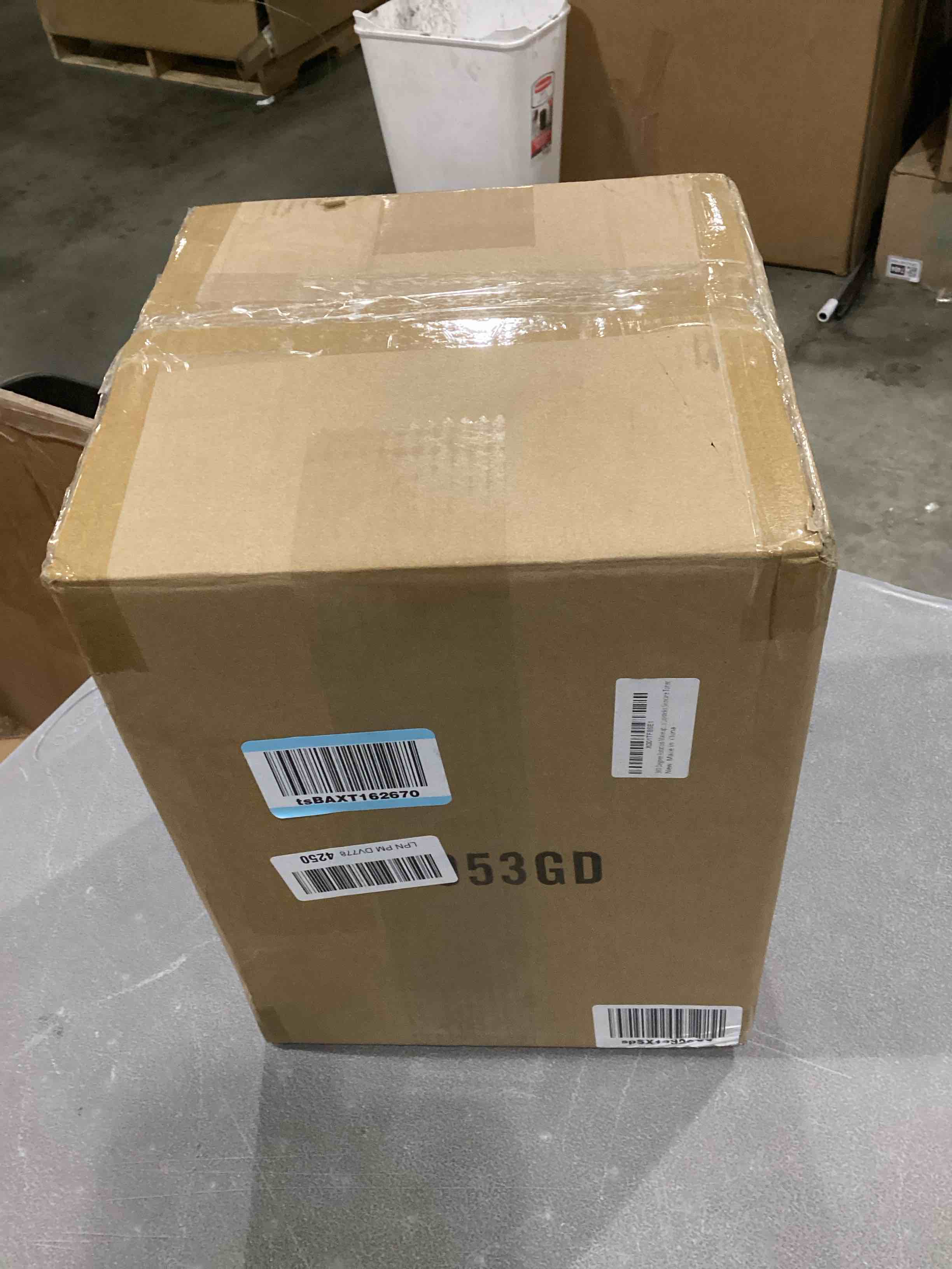 https://s3.amazonaws.com/lotting-images-prod/bidfta/PNK2545687_1748606319247.jpeg