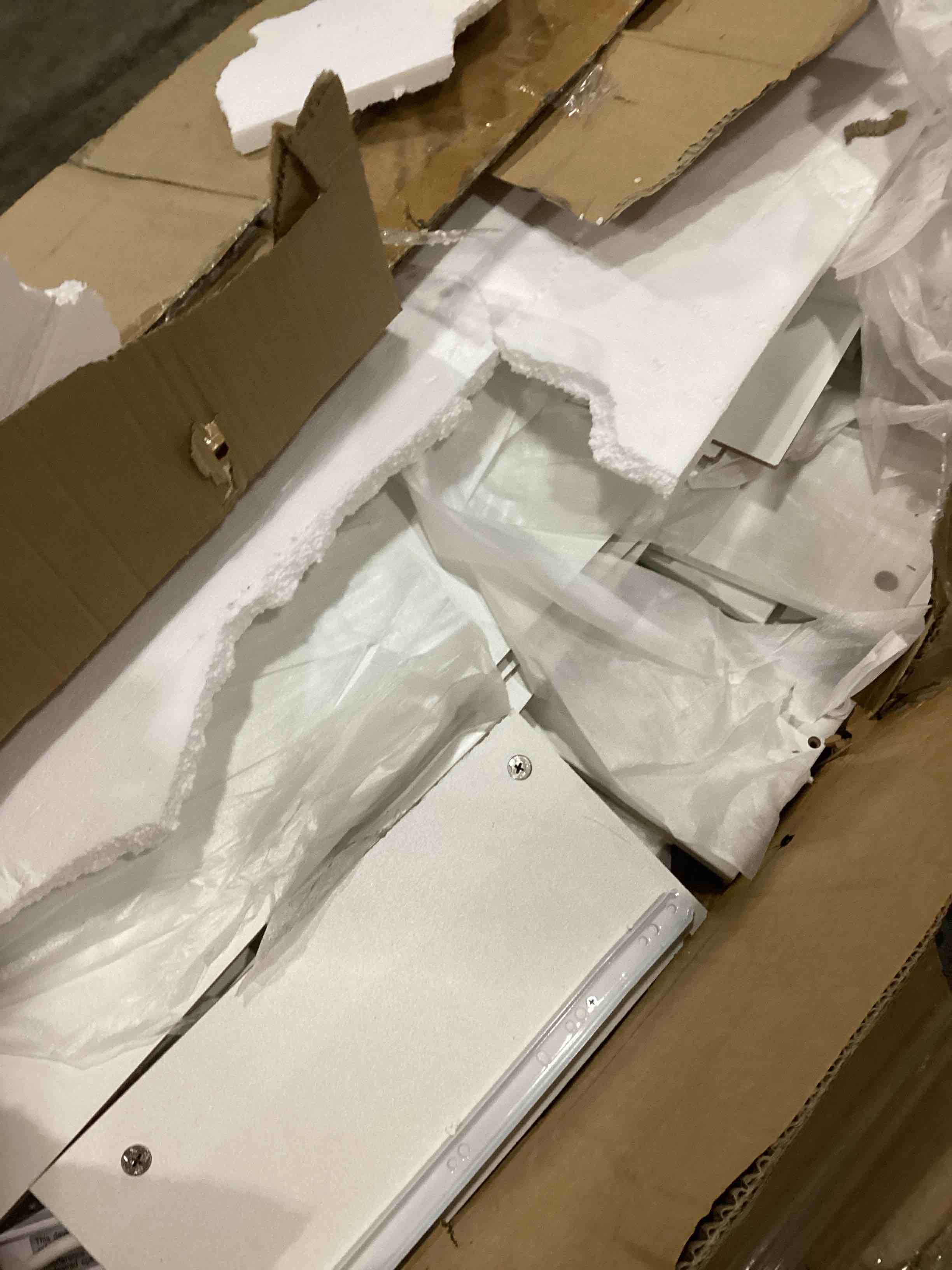 https://s3.amazonaws.com/lotting-images-prod/bidfta/PNK2546413_1749145375709.jpeg