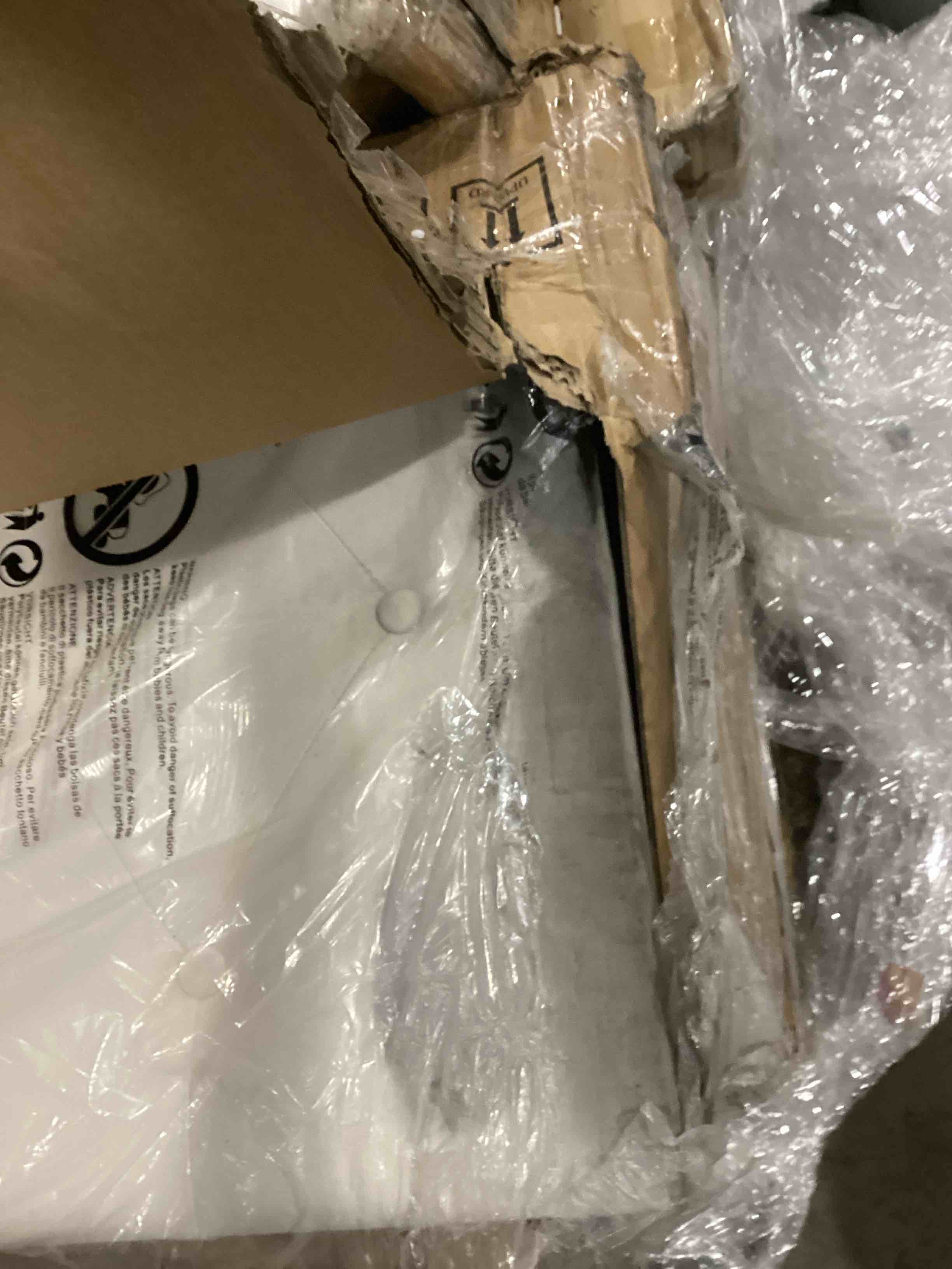 https://s3.amazonaws.com/lotting-images-prod/bidfta/PNK2546414_1749145889190.jpeg
