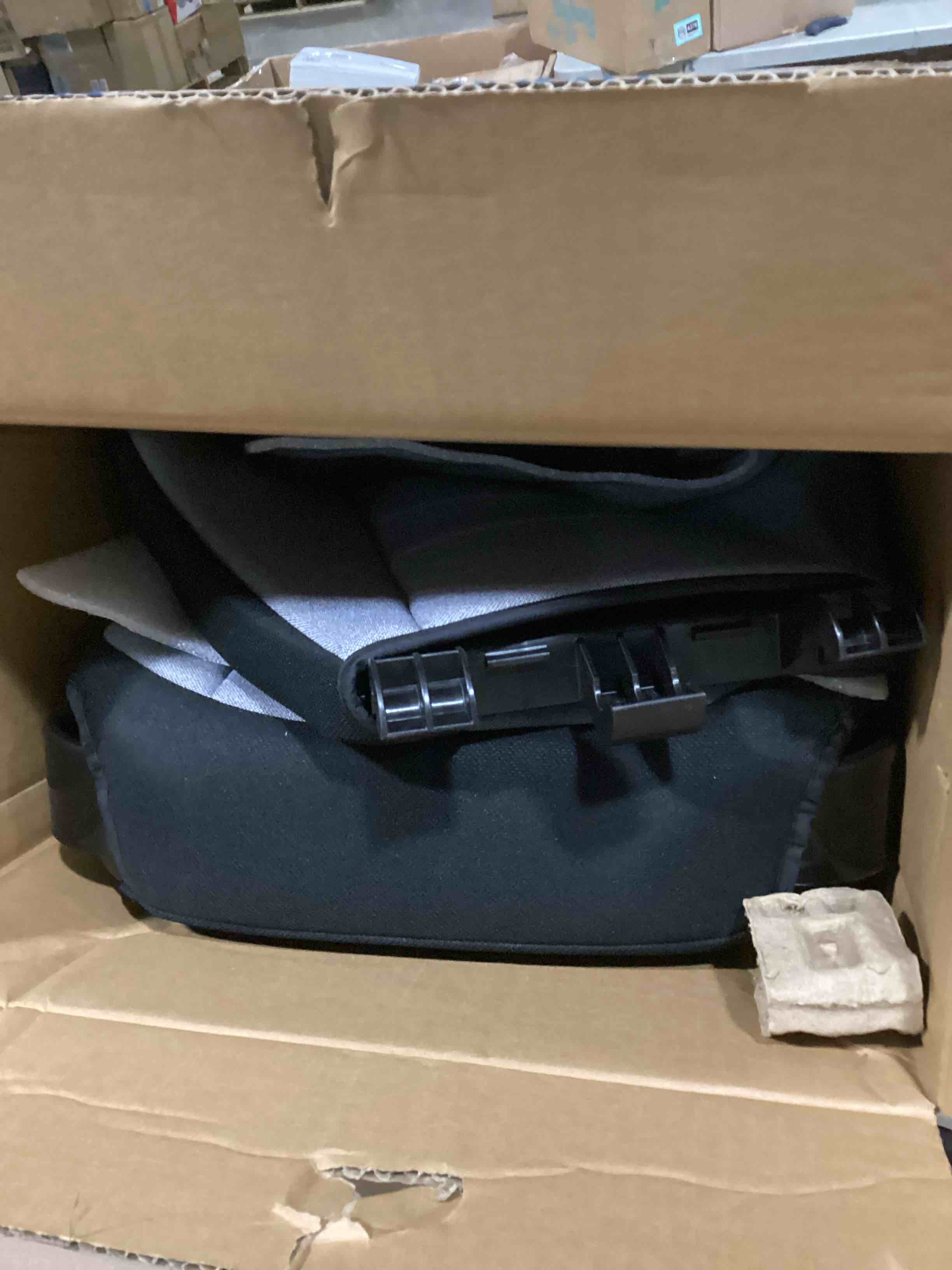 https://s3.amazonaws.com/lotting-images-prod/bidfta/PNK2546624_1749315350802.jpeg