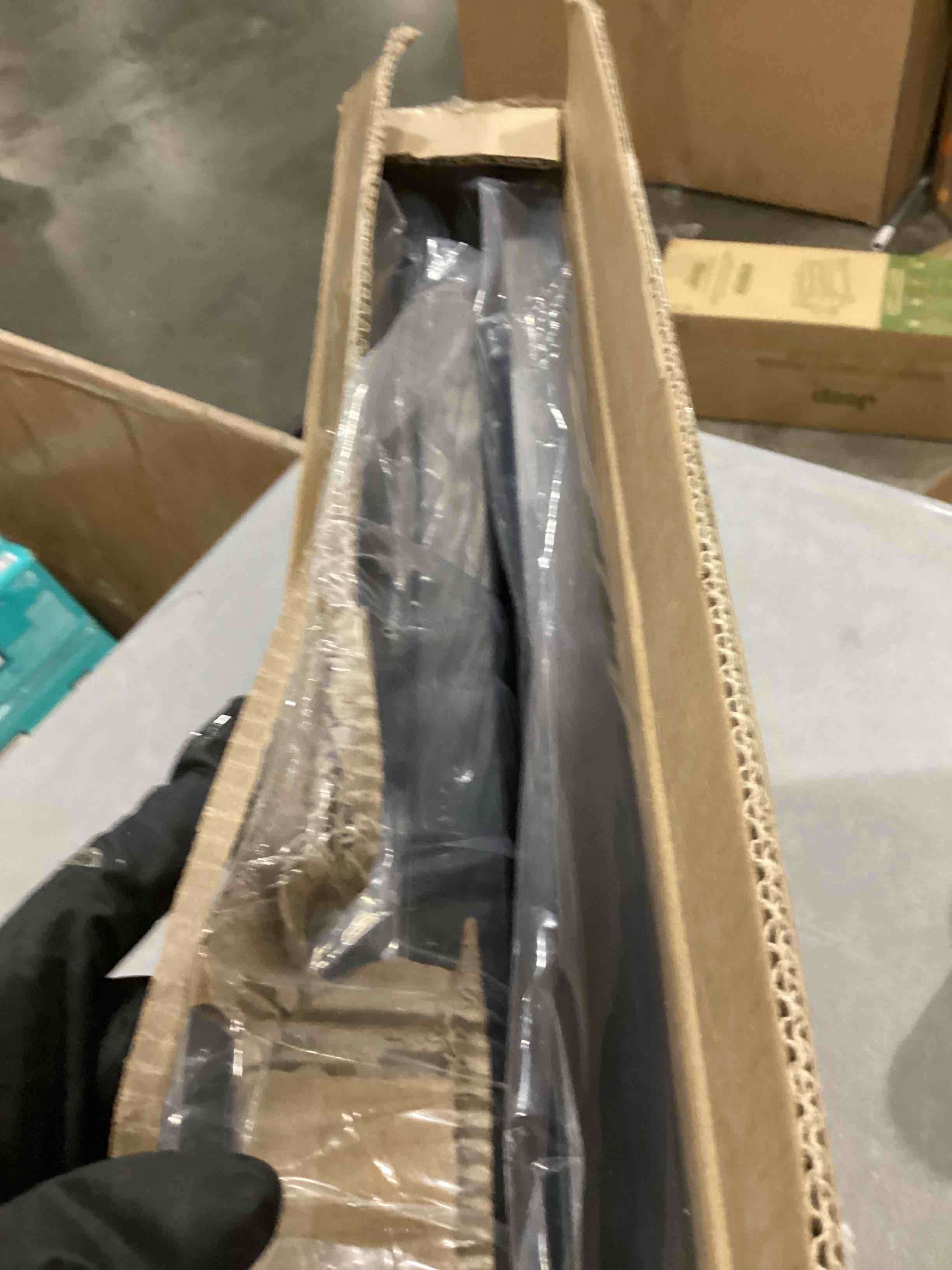 https://s3.amazonaws.com/lotting-images-prod/bidfta/PNK2546740_1749476211746.jpeg