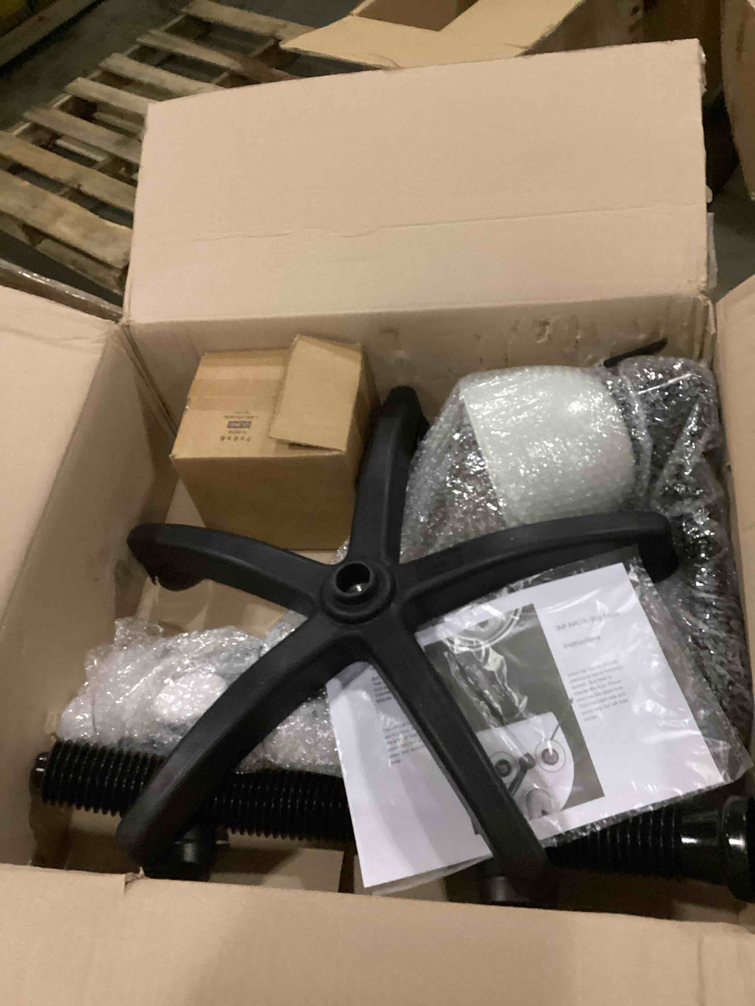https://s3.amazonaws.com/lotting-images-prod/bidfta/PNK2547092_1749729677635.jpeg
