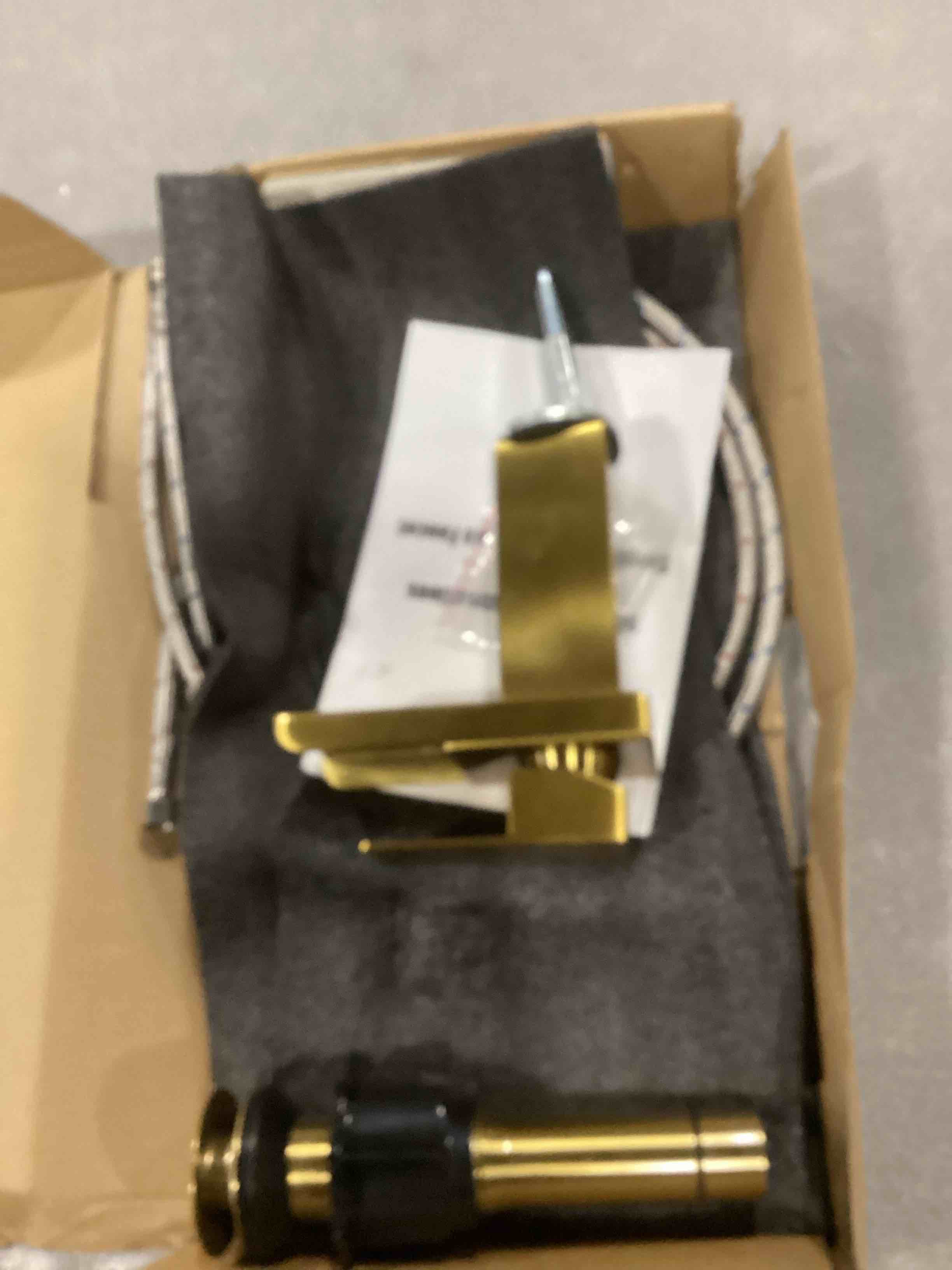 https://s3.amazonaws.com/lotting-images-prod/bidfta/PNK2547846_1750249911961.jpeg