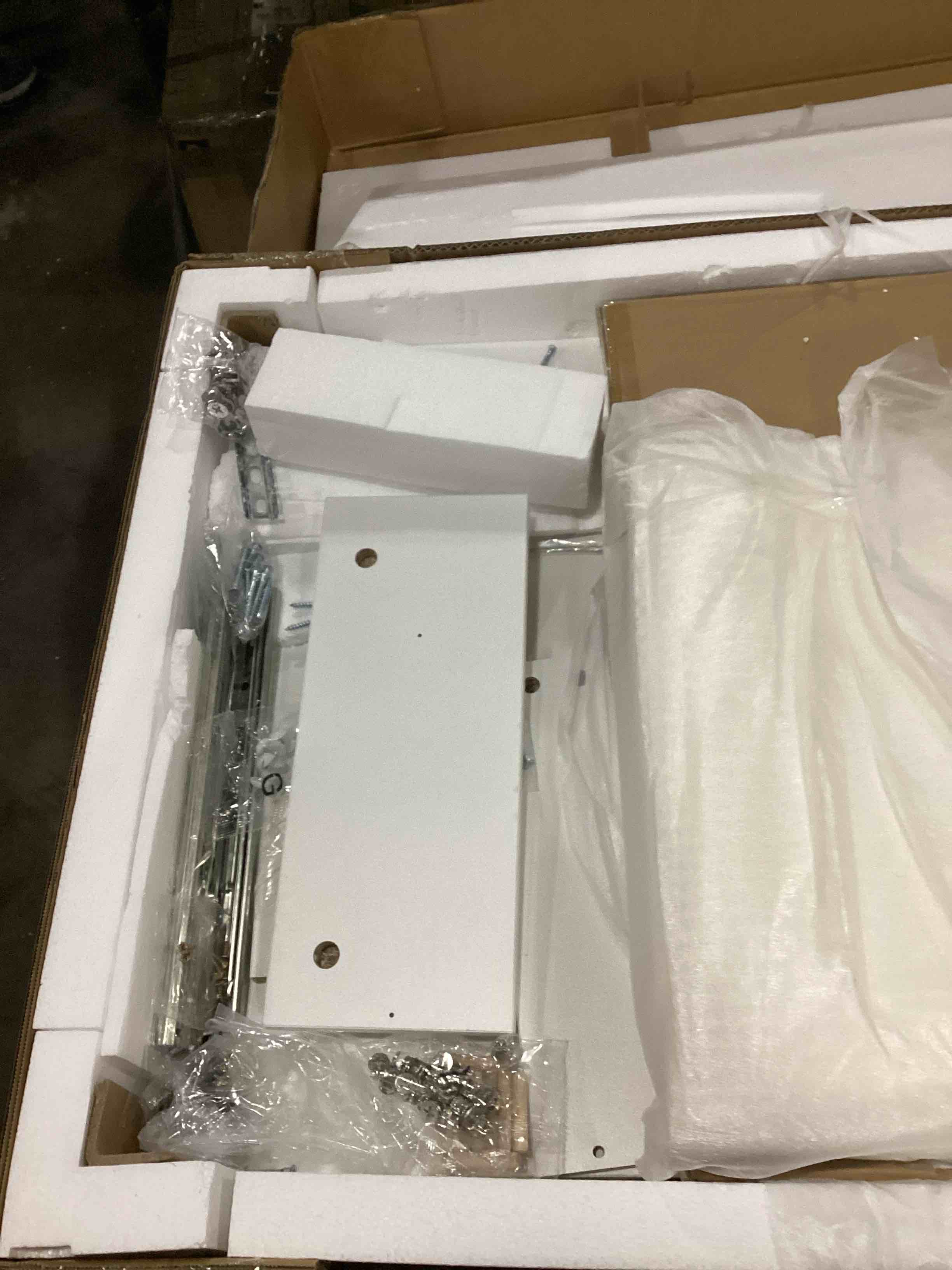 https://s3.amazonaws.com/lotting-images-prod/bidfta/PNK2547946_1750345703442.jpeg