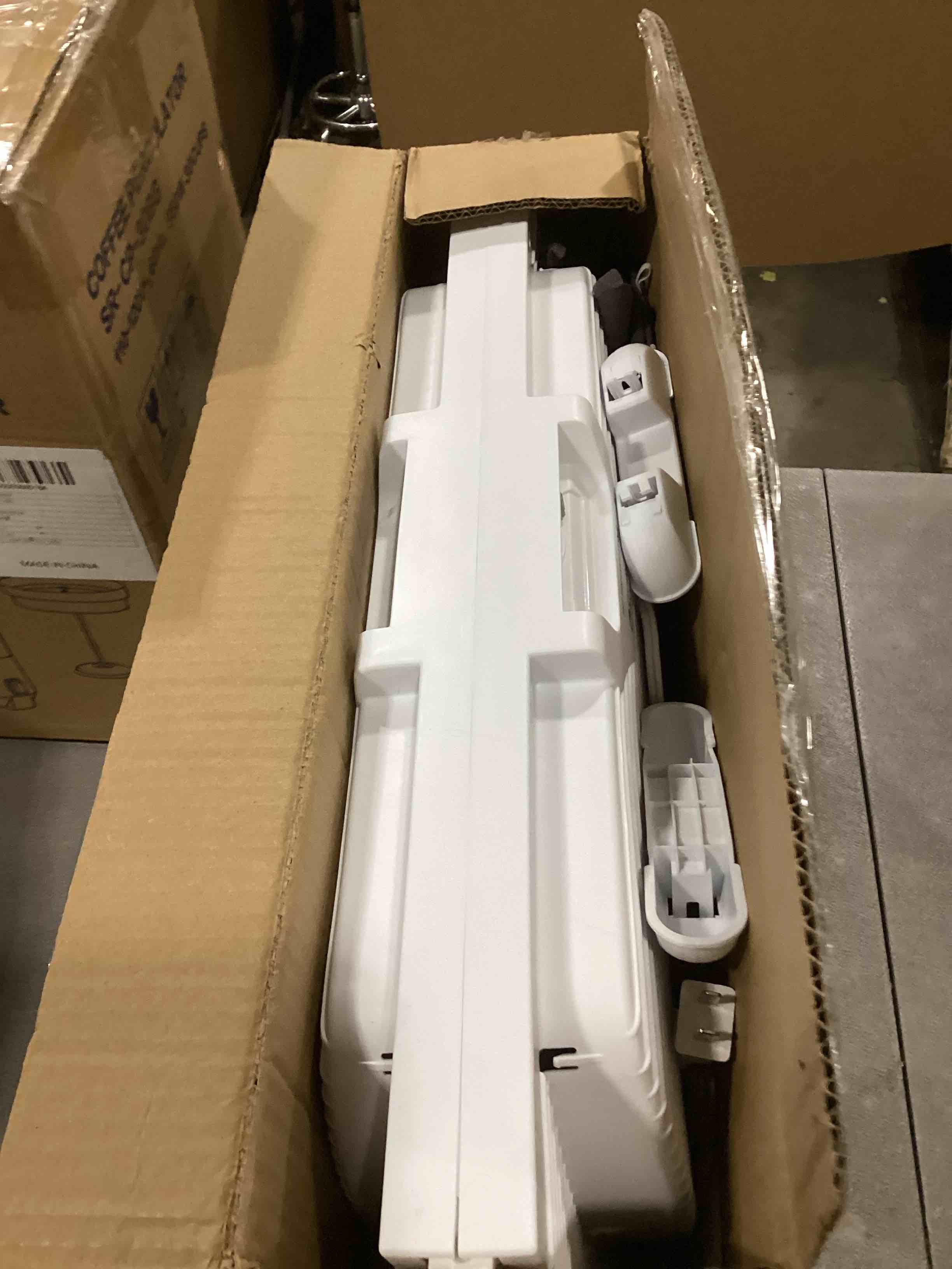 https://s3.amazonaws.com/lotting-images-prod/bidfta/PNK2547997_1750359335015.jpeg