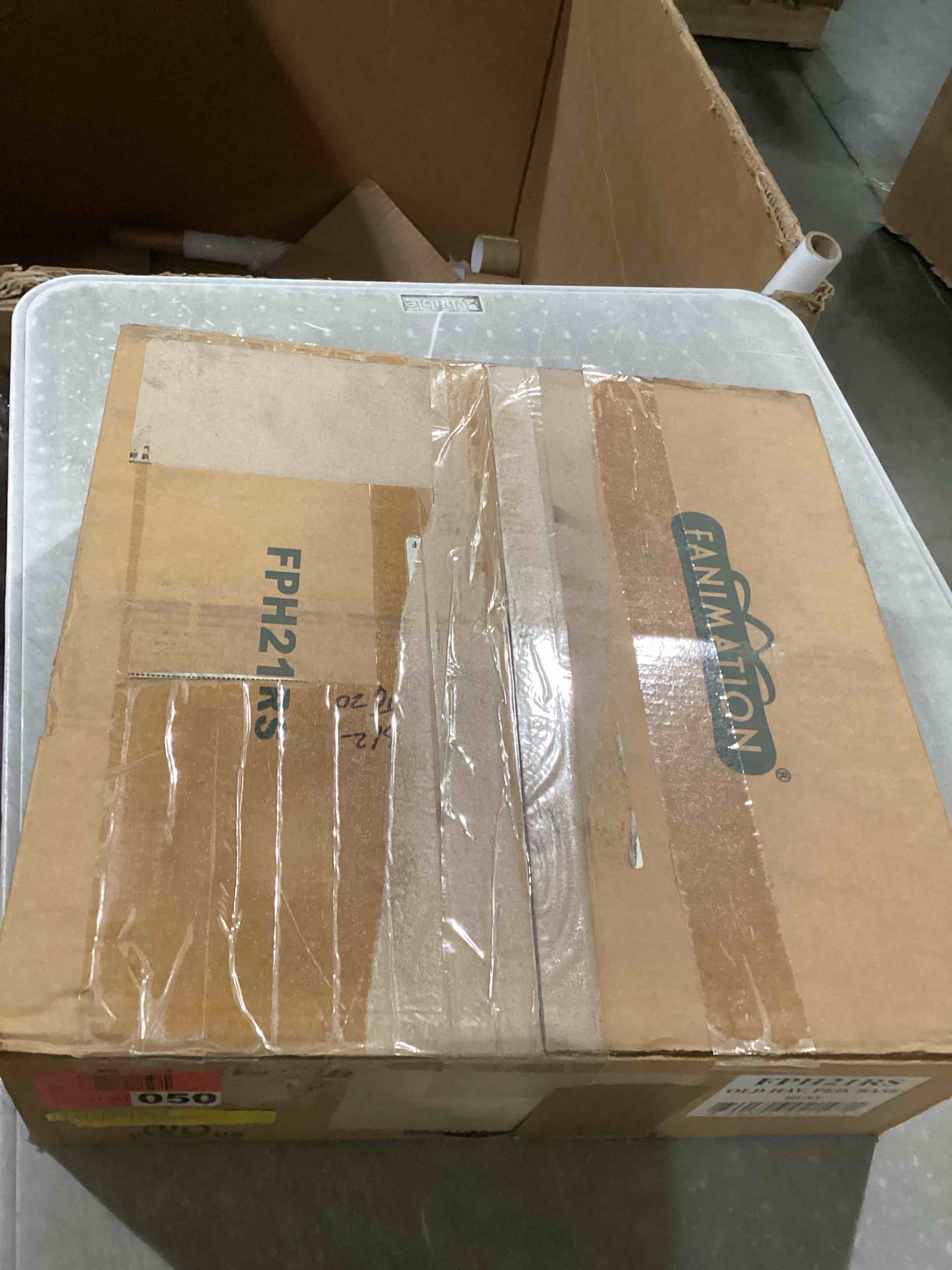 https://s3.amazonaws.com/lotting-images-prod/bidfta/PNK2548298_1748870737802.jpeg