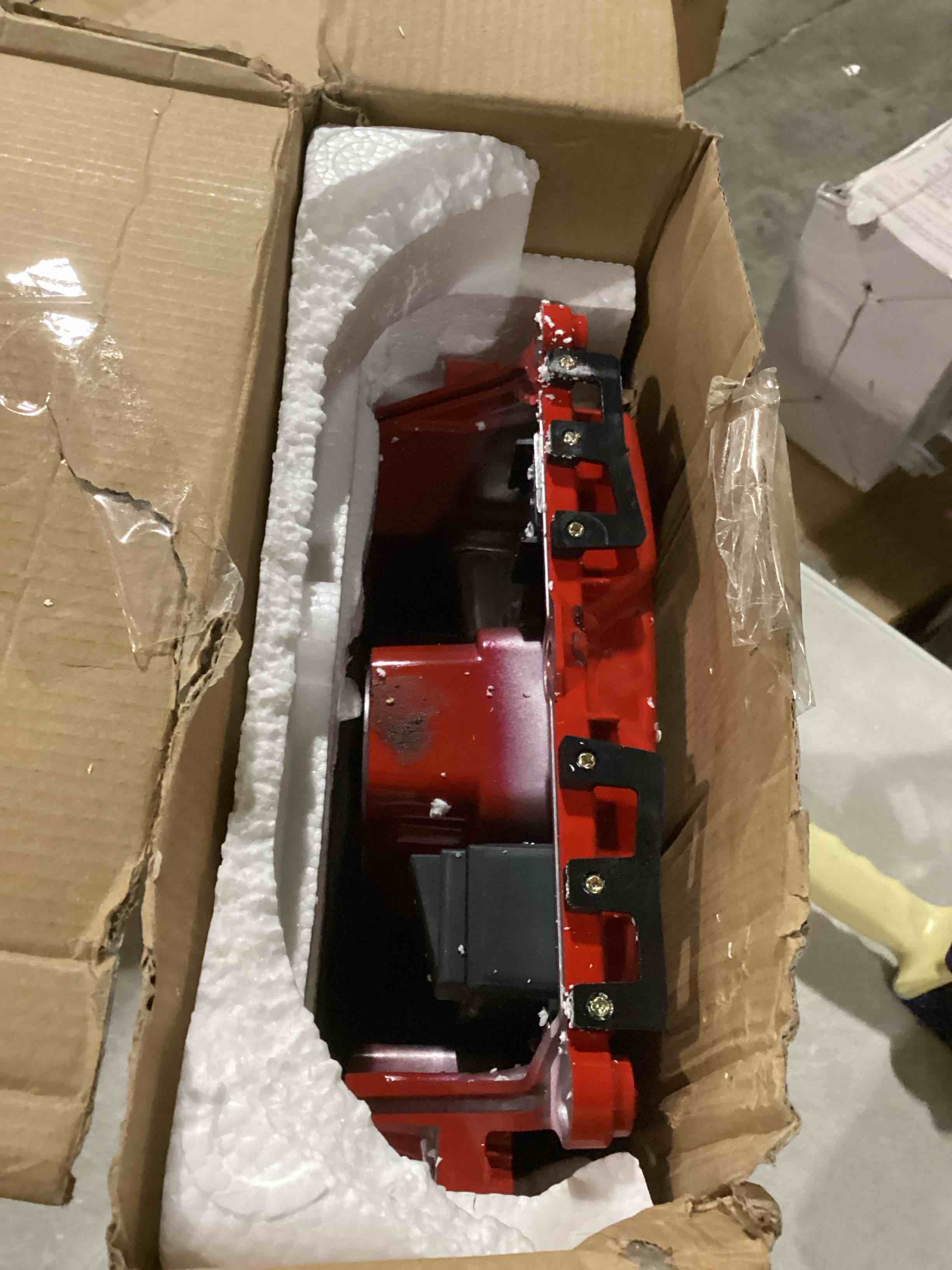 https://s3.amazonaws.com/lotting-images-prod/bidfta/PNK2548820_1749128130661.jpeg