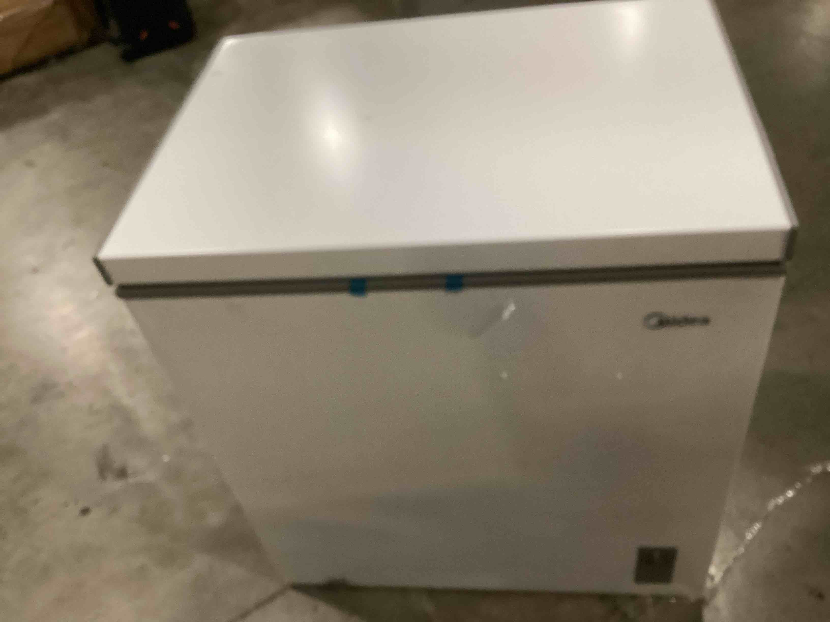 https://s3.amazonaws.com/lotting-images-prod/bidfta/PNK2548954_1749217452834.jpeg