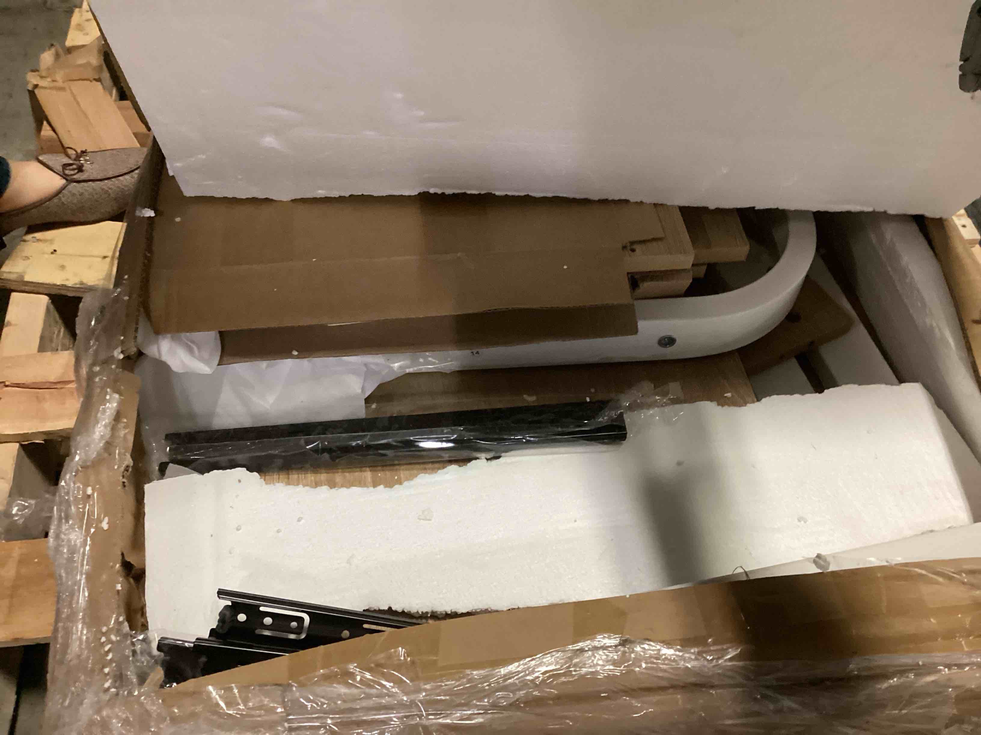 https://s3.amazonaws.com/lotting-images-prod/bidfta/PNK2549343_1749644775974.jpeg