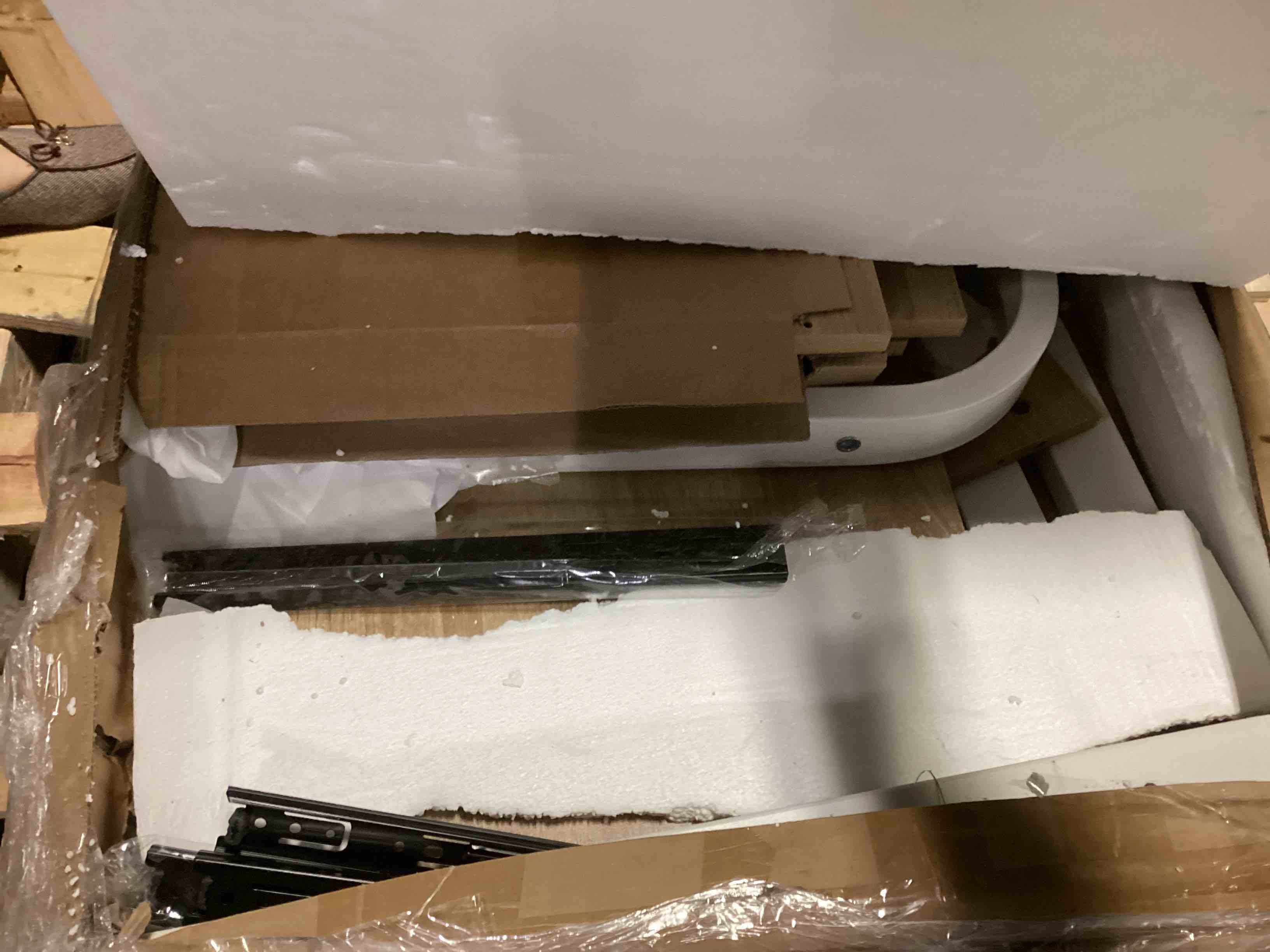 https://s3.amazonaws.com/lotting-images-prod/bidfta/PNK2549343_1749644776994.jpeg