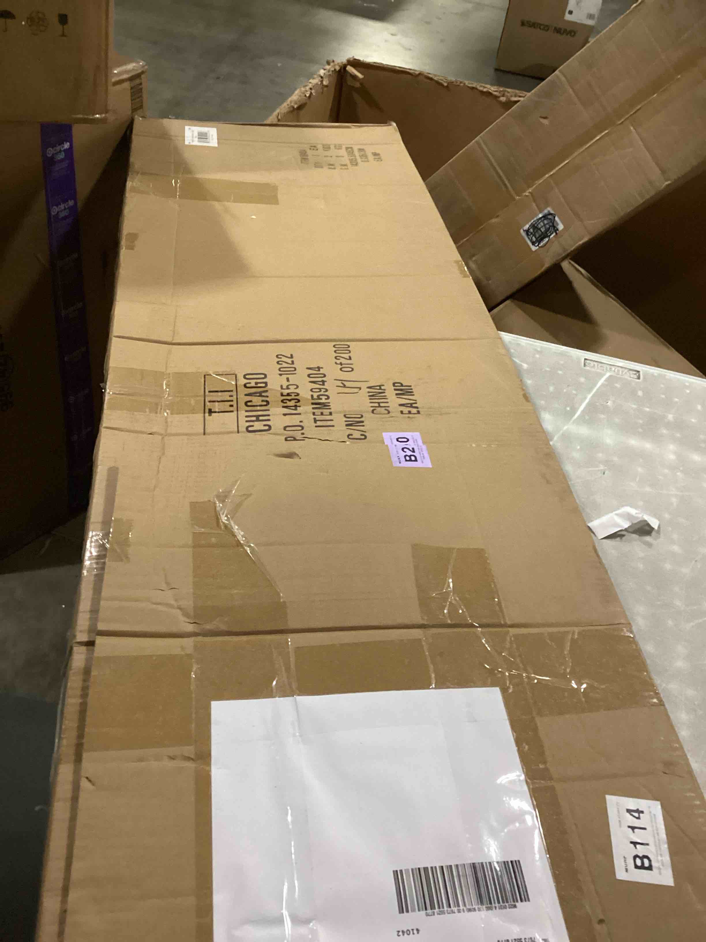 https://s3.amazonaws.com/lotting-images-prod/bidfta/PNK2549402_1749661793312.jpeg