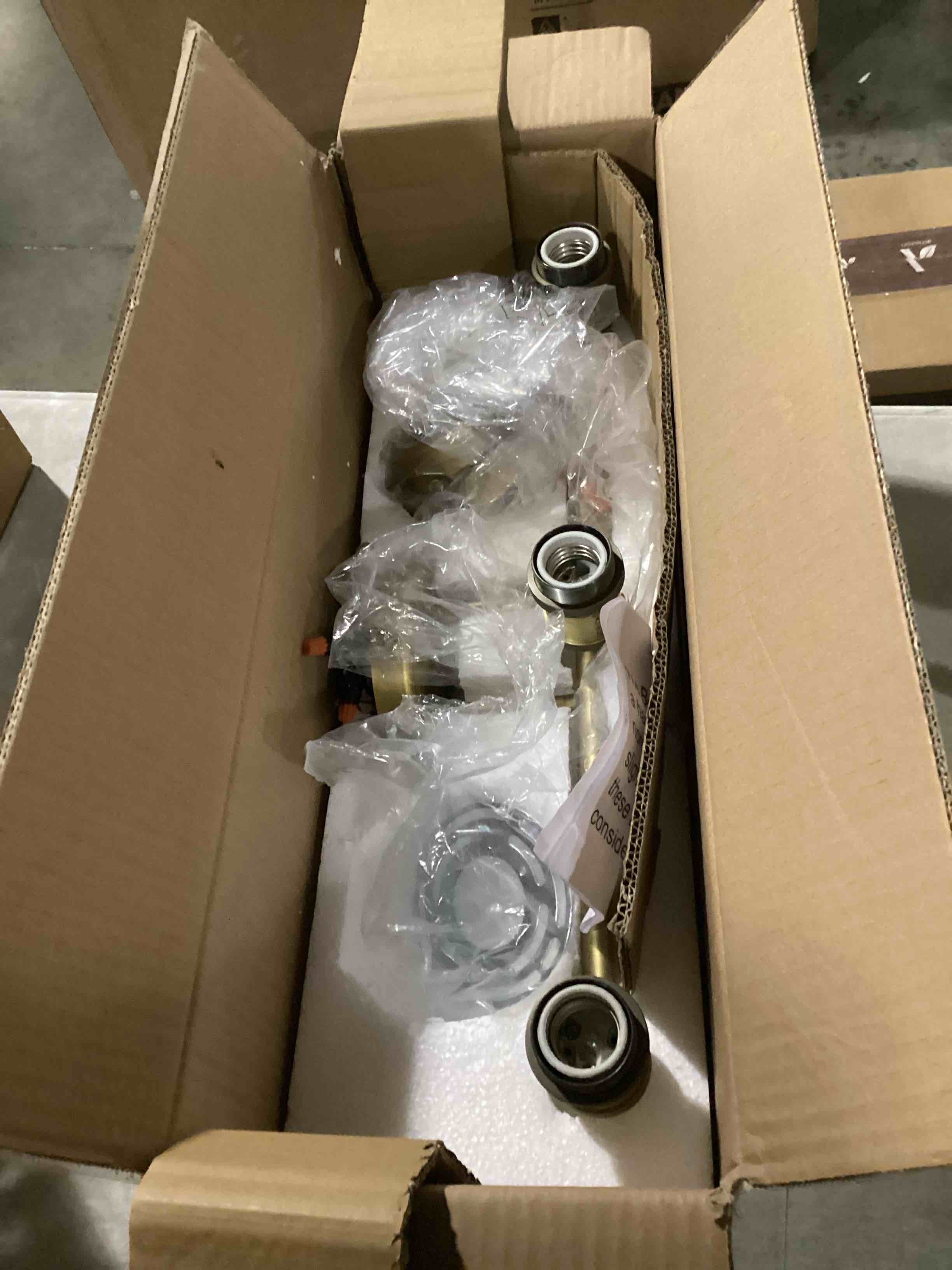 https://s3.amazonaws.com/lotting-images-prod/bidfta/PNK2550201_1750265427398.jpeg