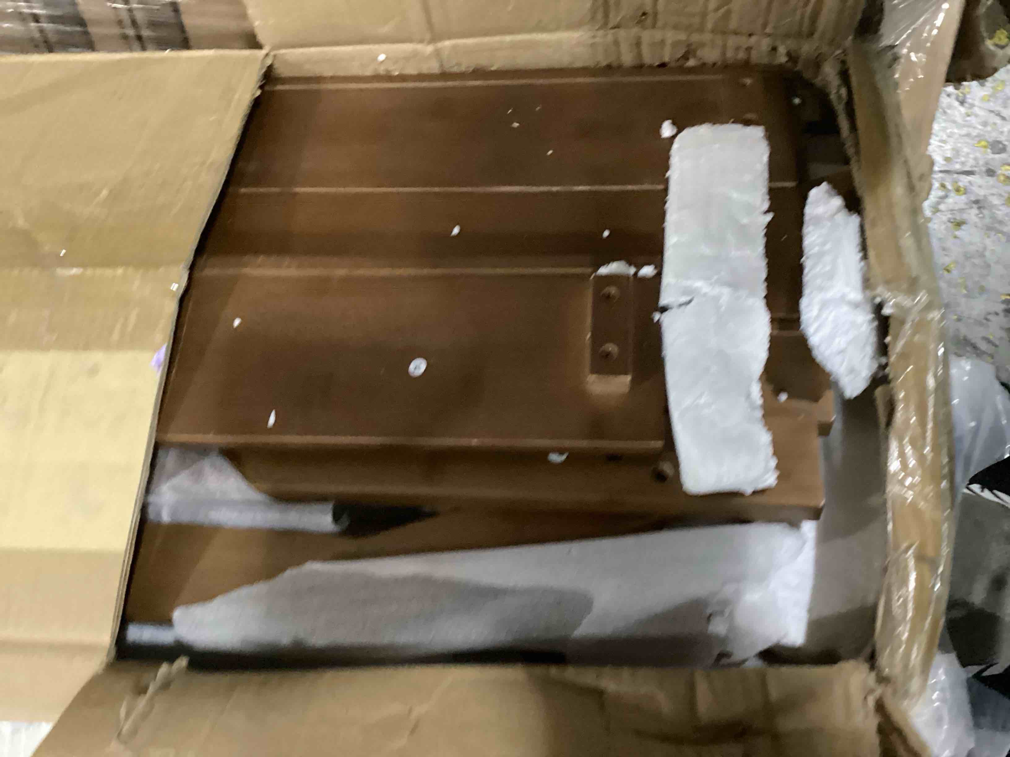 https://s3.amazonaws.com/lotting-images-prod/bidfta/PNK2550273_1750340836186.jpeg
