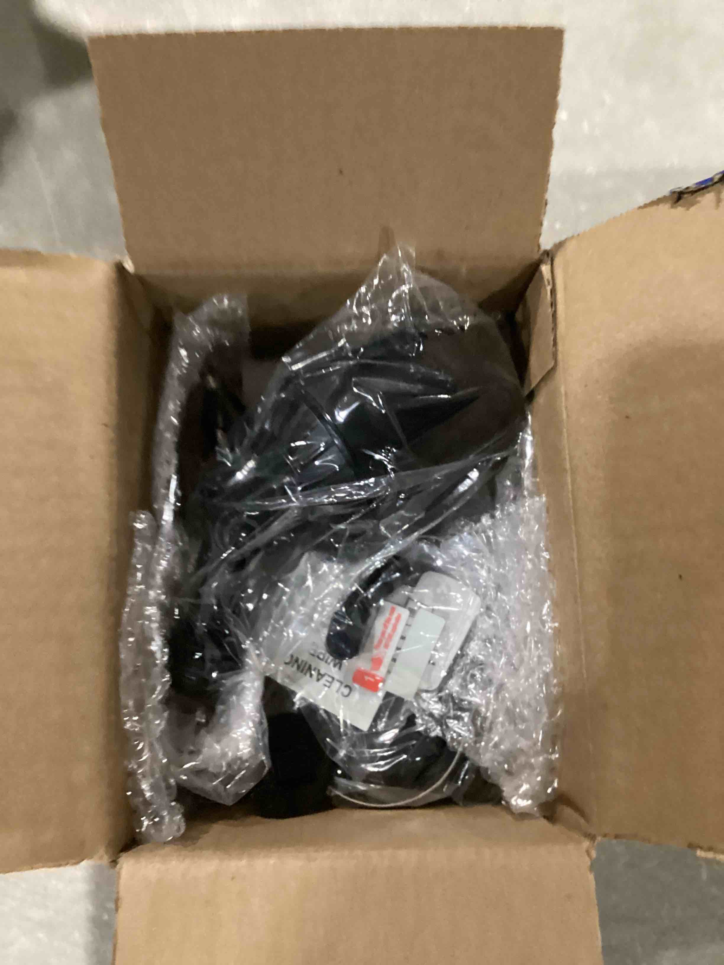 https://s3.amazonaws.com/lotting-images-prod/bidfta/PNK2550519_1750684372997.jpeg