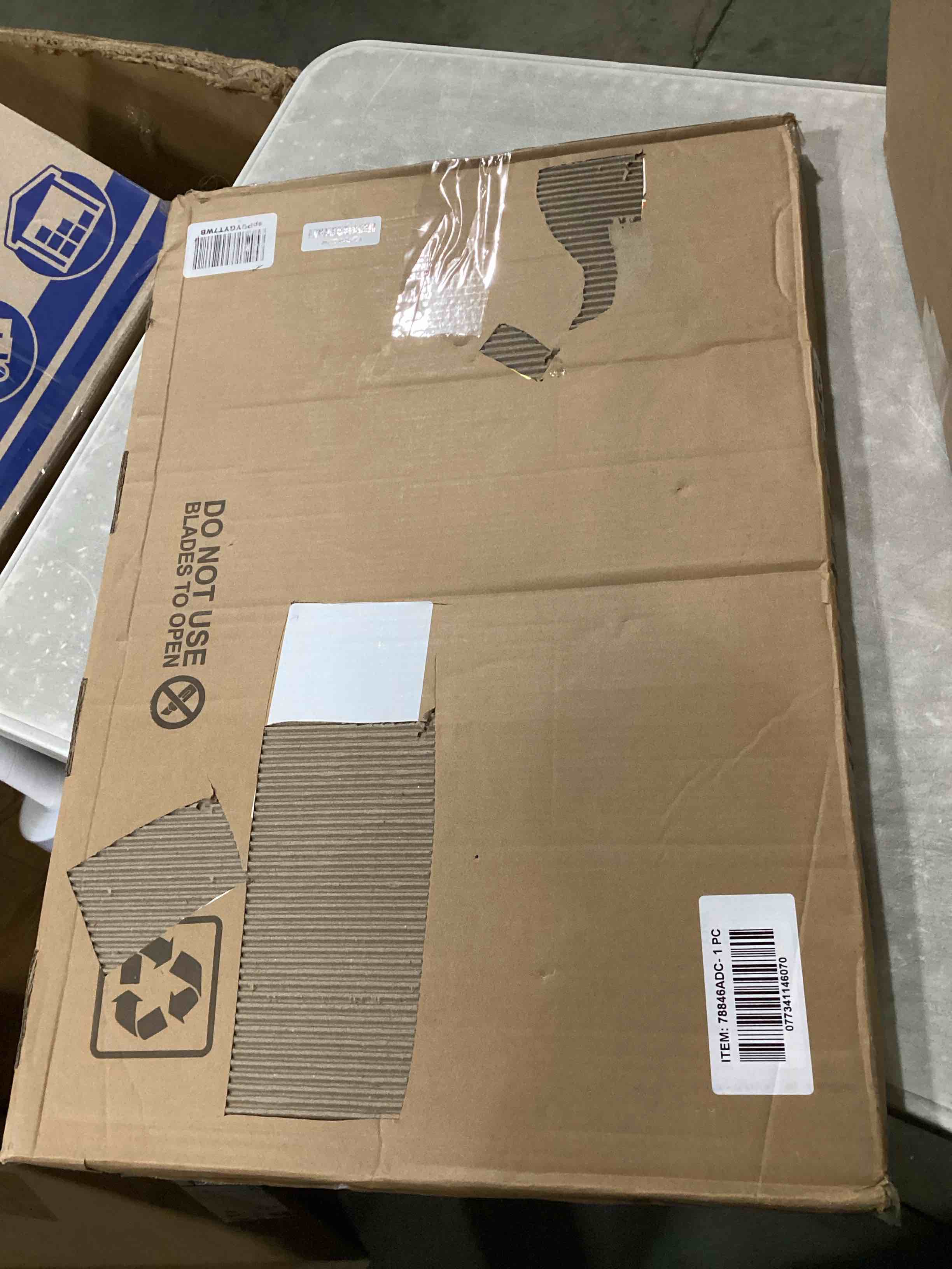 https://s3.amazonaws.com/lotting-images-prod/bidfta/PNK2550997_1750940310619.jpeg