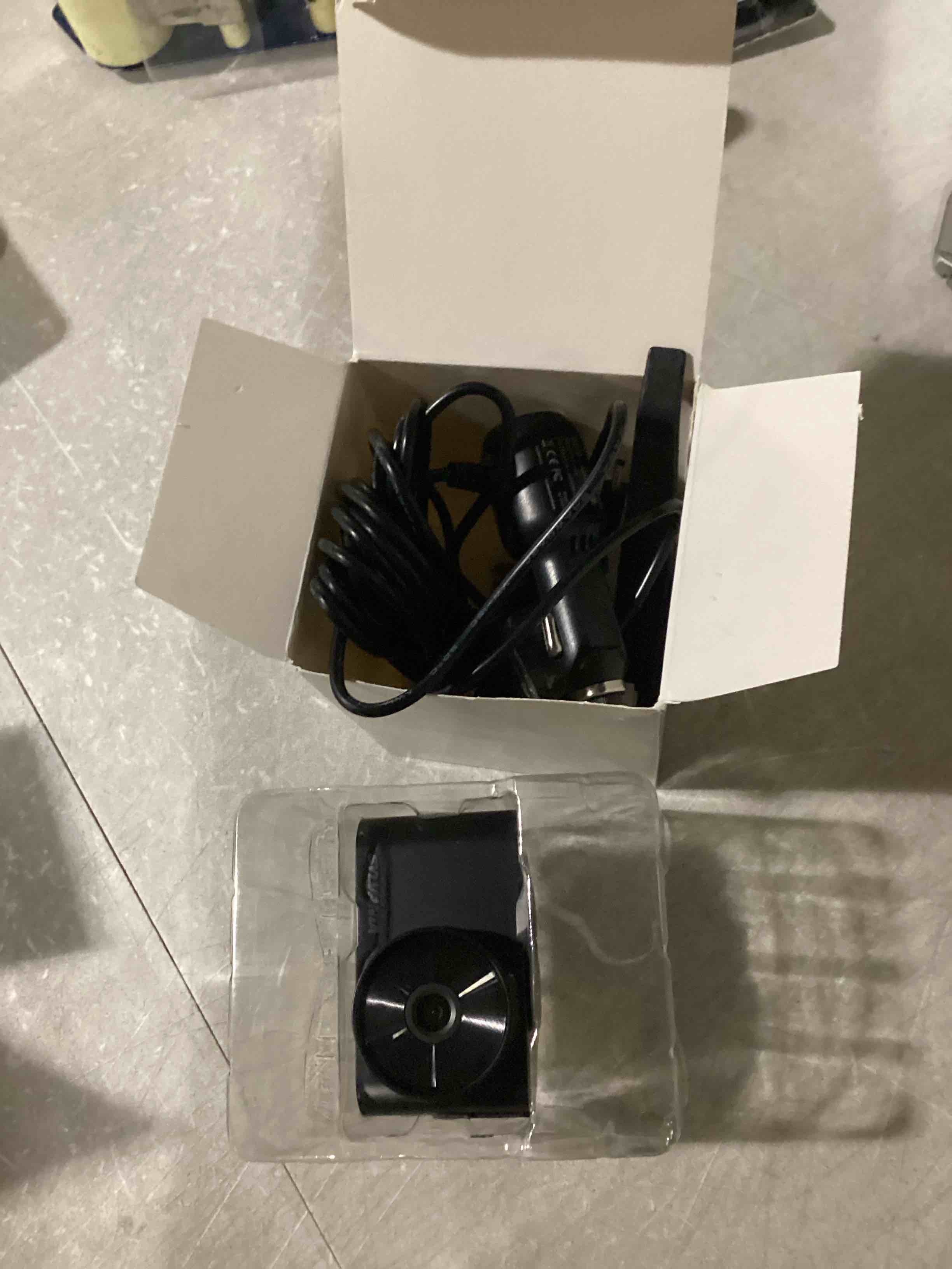 https://s3.amazonaws.com/lotting-images-prod/bidfta/PNK2553813_1746117766714.jpeg