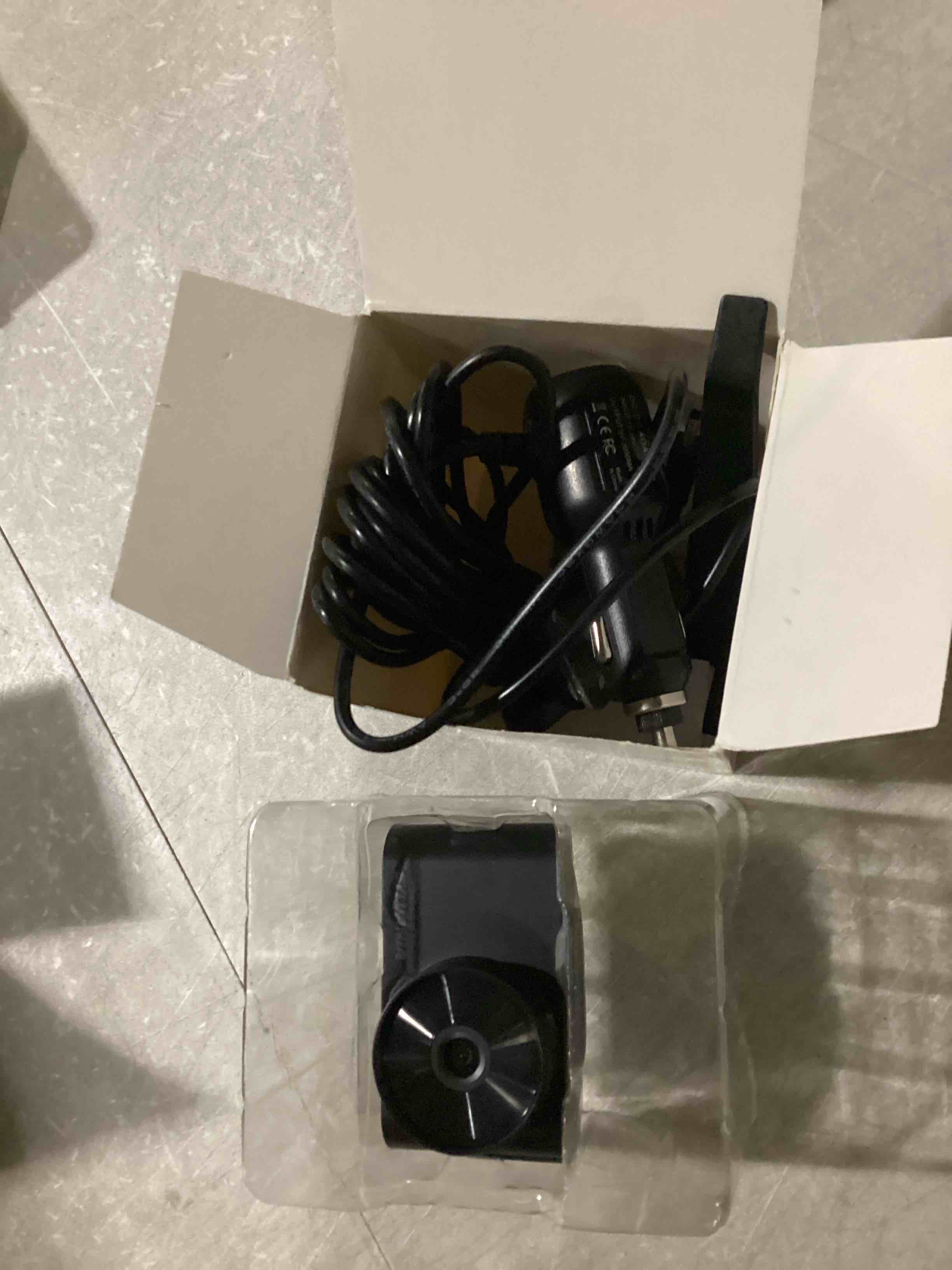 https://s3.amazonaws.com/lotting-images-prod/bidfta/PNK2553813_1746117768340.jpeg