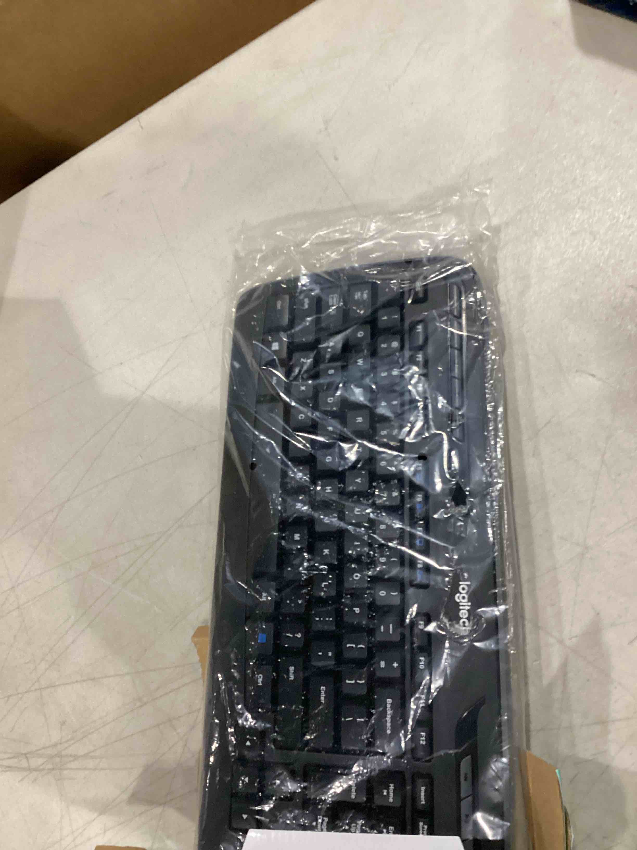 https://s3.amazonaws.com/lotting-images-prod/bidfta/PNK2554465_1746124065321.jpeg
