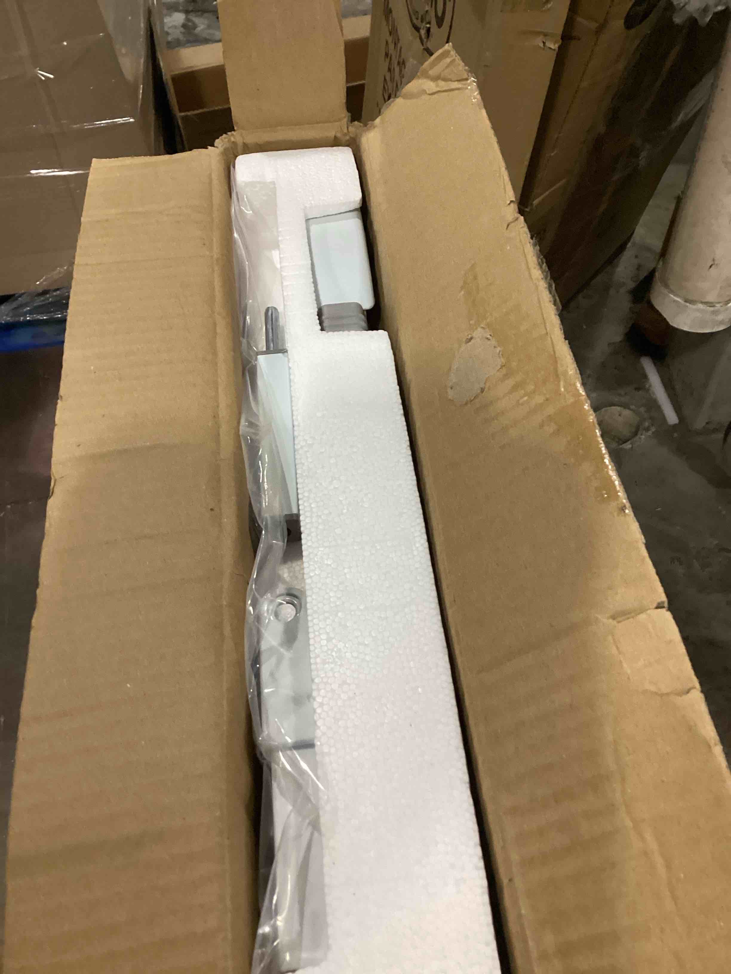 https://s3.amazonaws.com/lotting-images-prod/bidfta/PNK2554717_1746447174930.jpeg