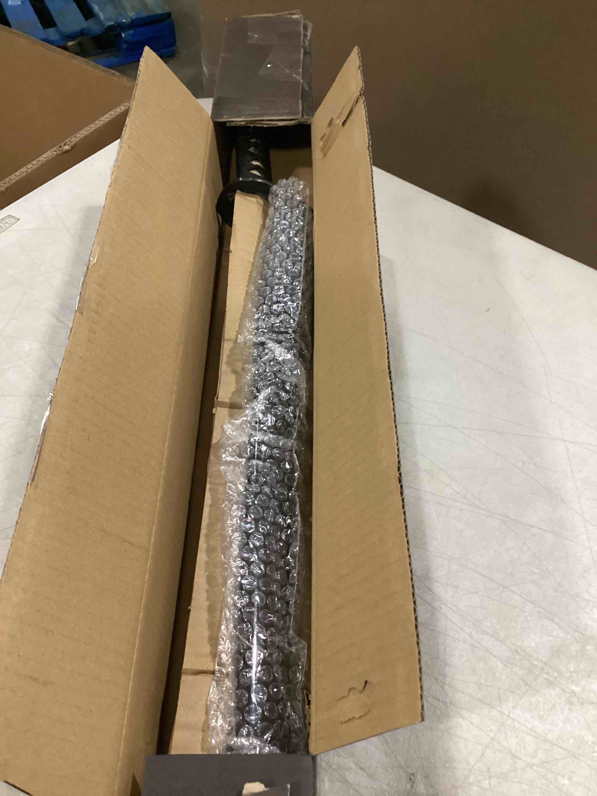 https://s3.amazonaws.com/lotting-images-prod/bidfta/PNK2554831_1746459105798.jpeg