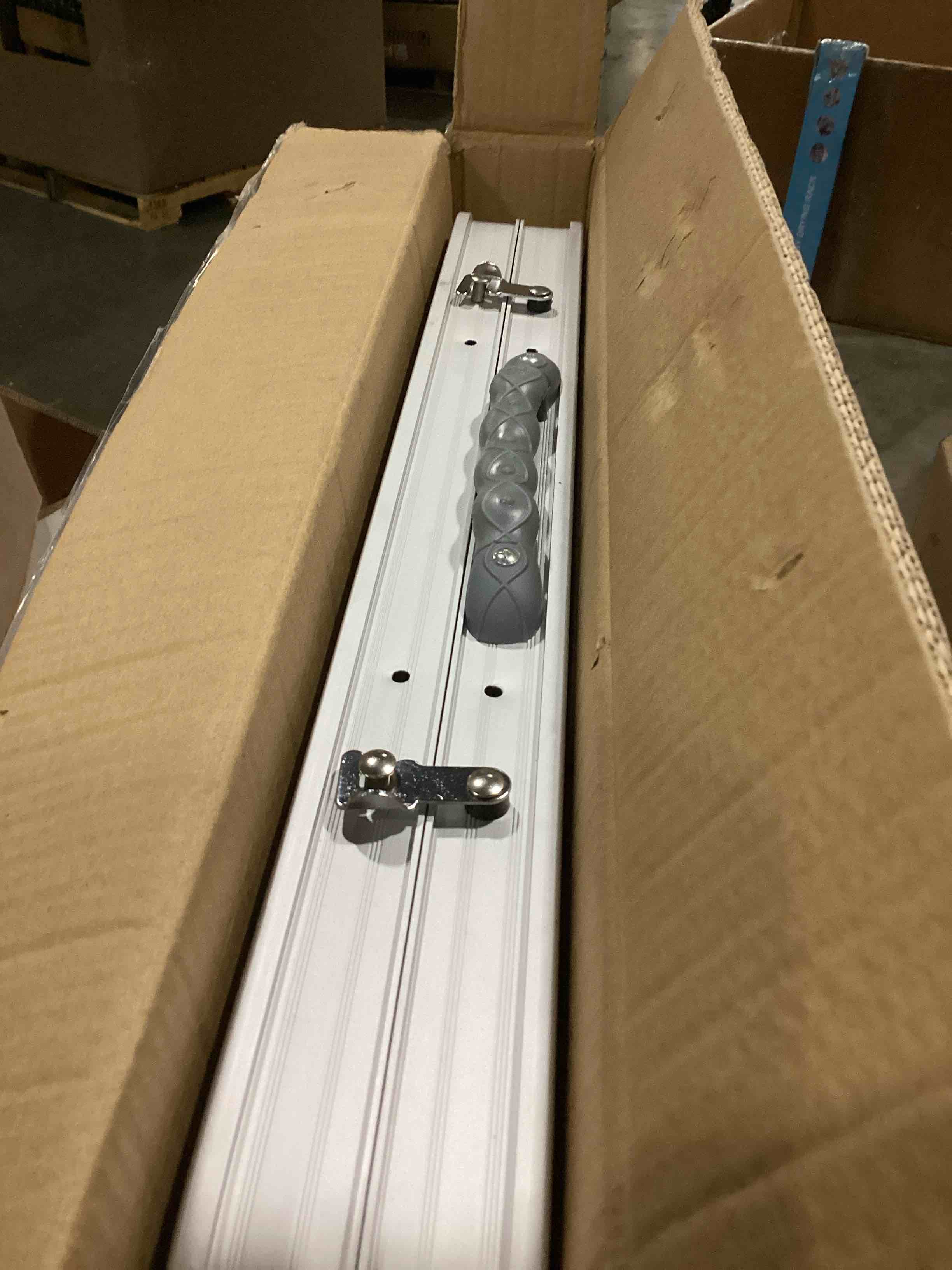 https://s3.amazonaws.com/lotting-images-prod/bidfta/PNK2554879_1746465399358.jpeg