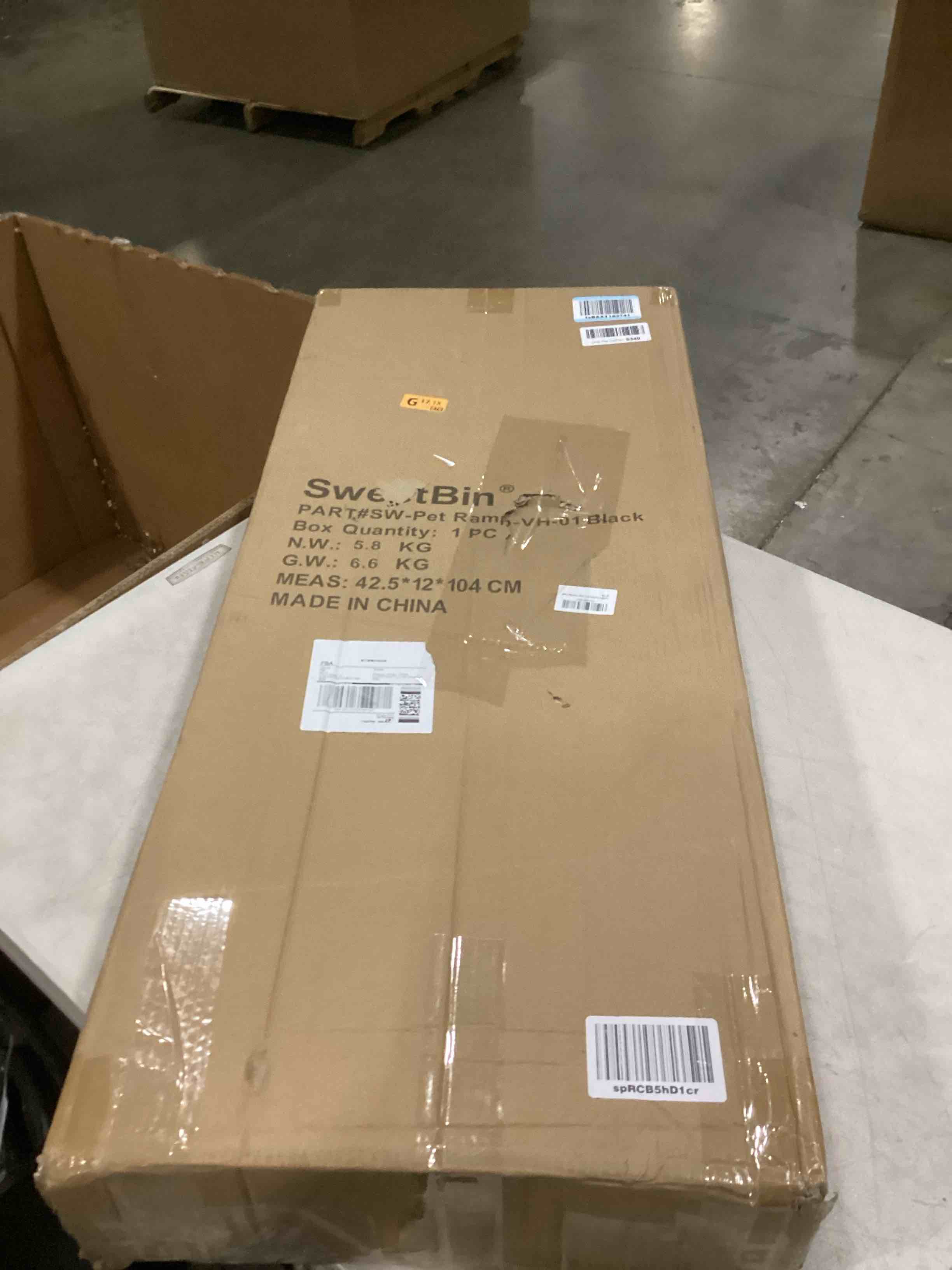 https://s3.amazonaws.com/lotting-images-prod/bidfta/PNK2554900_1746532150423.jpeg