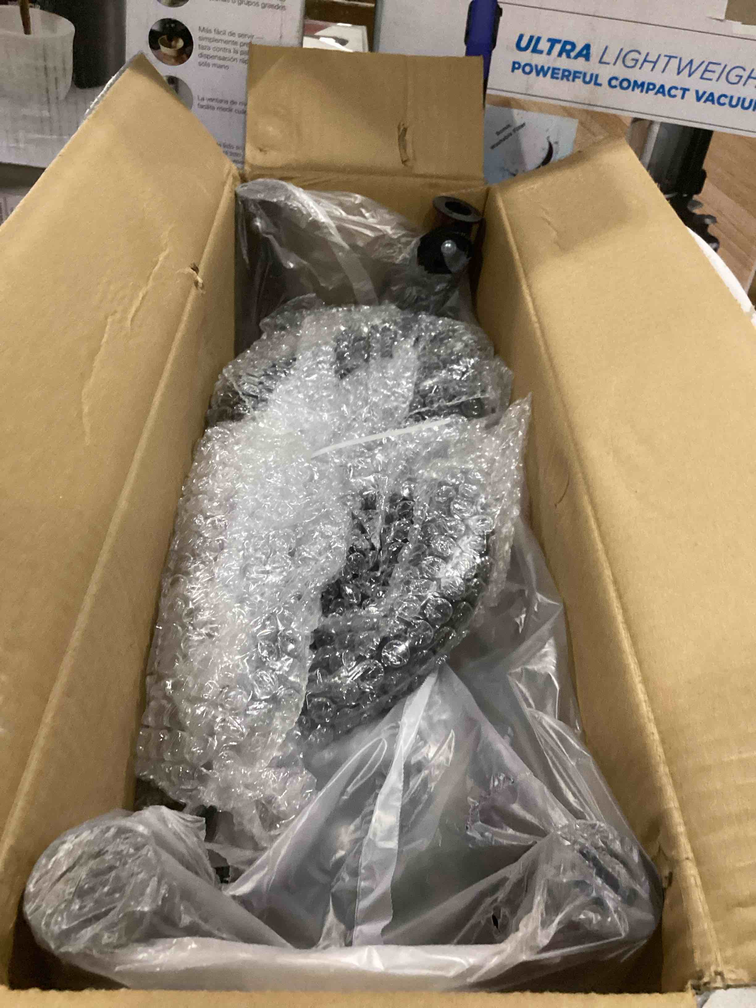 https://s3.amazonaws.com/lotting-images-prod/bidfta/PNK2554943_1746534519362.jpeg