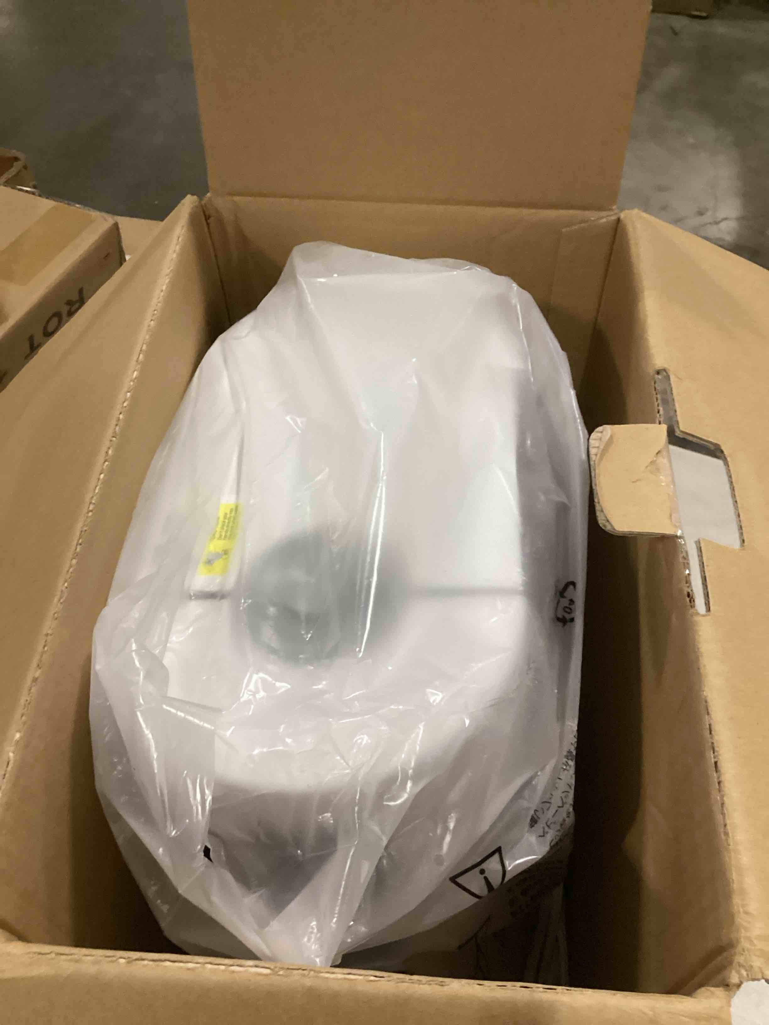 https://s3.amazonaws.com/lotting-images-prod/bidfta/PNK2554960_1746535722221.jpeg