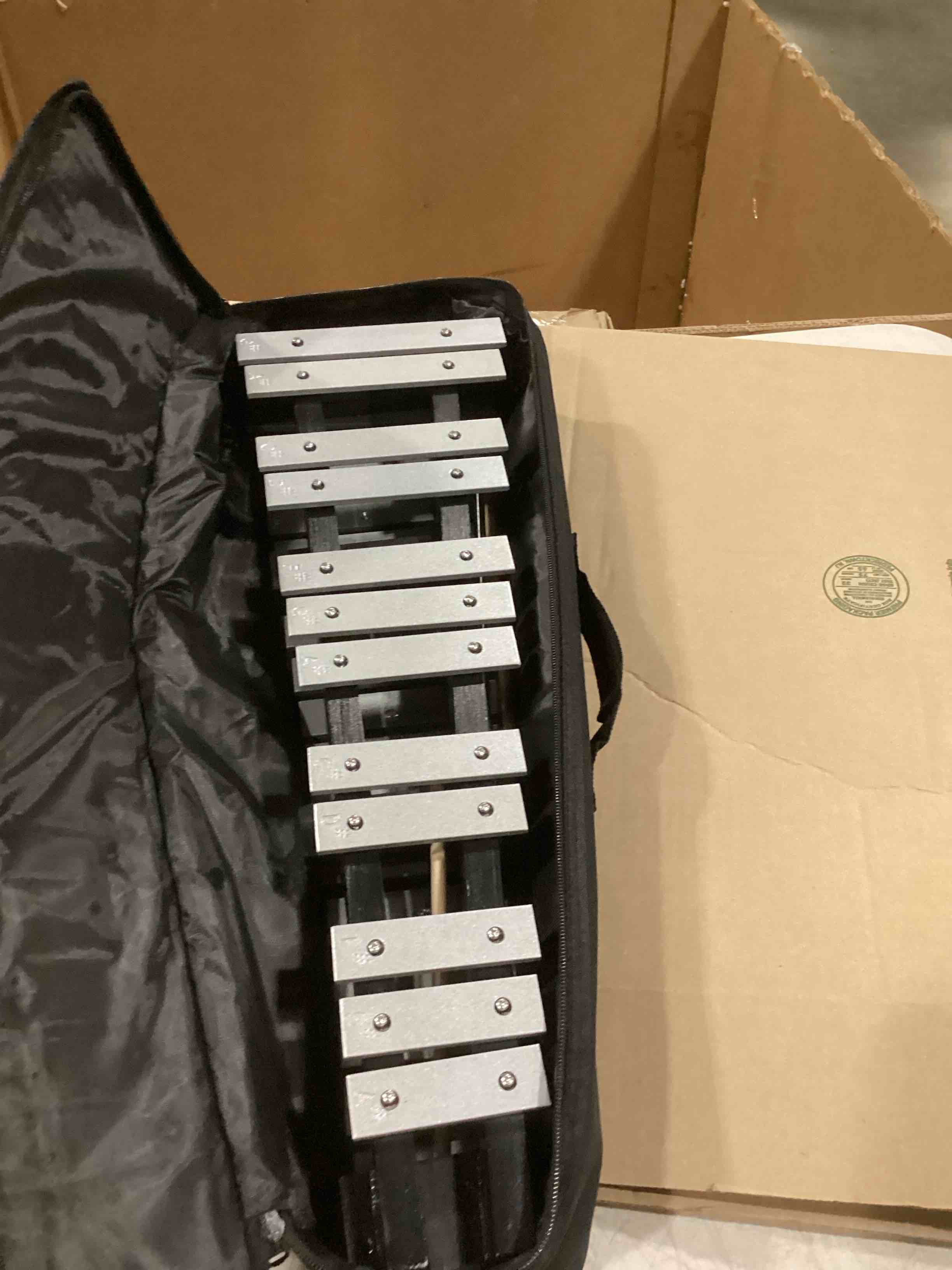 https://s3.amazonaws.com/lotting-images-prod/bidfta/PNK2554977_1746539416289.jpeg