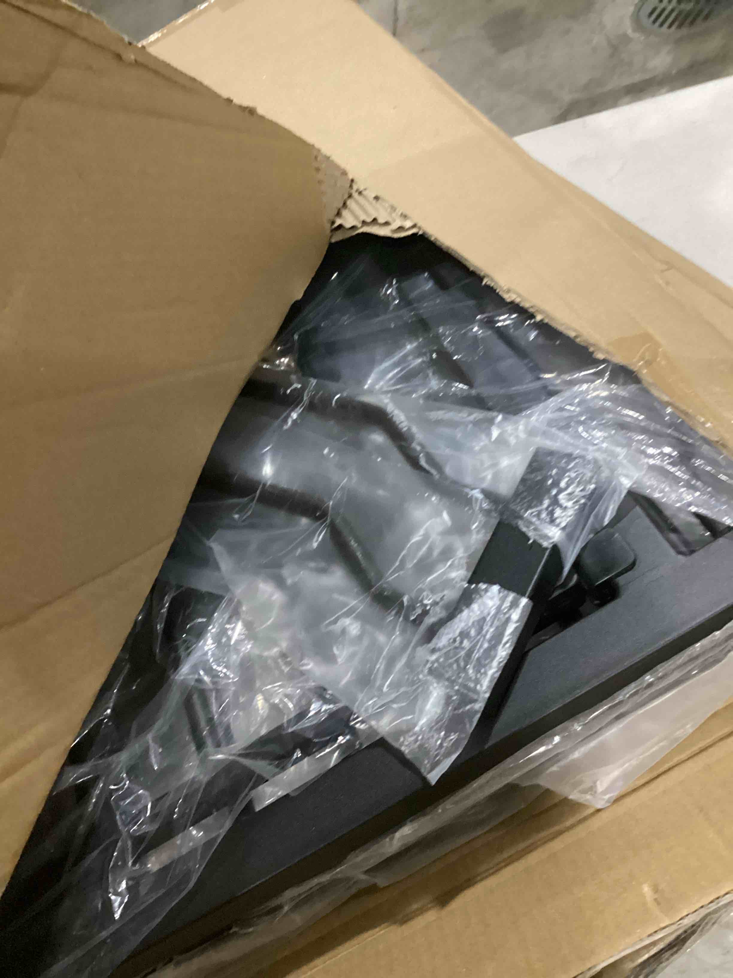 https://s3.amazonaws.com/lotting-images-prod/bidfta/PNK2554992_1746546114362.jpeg