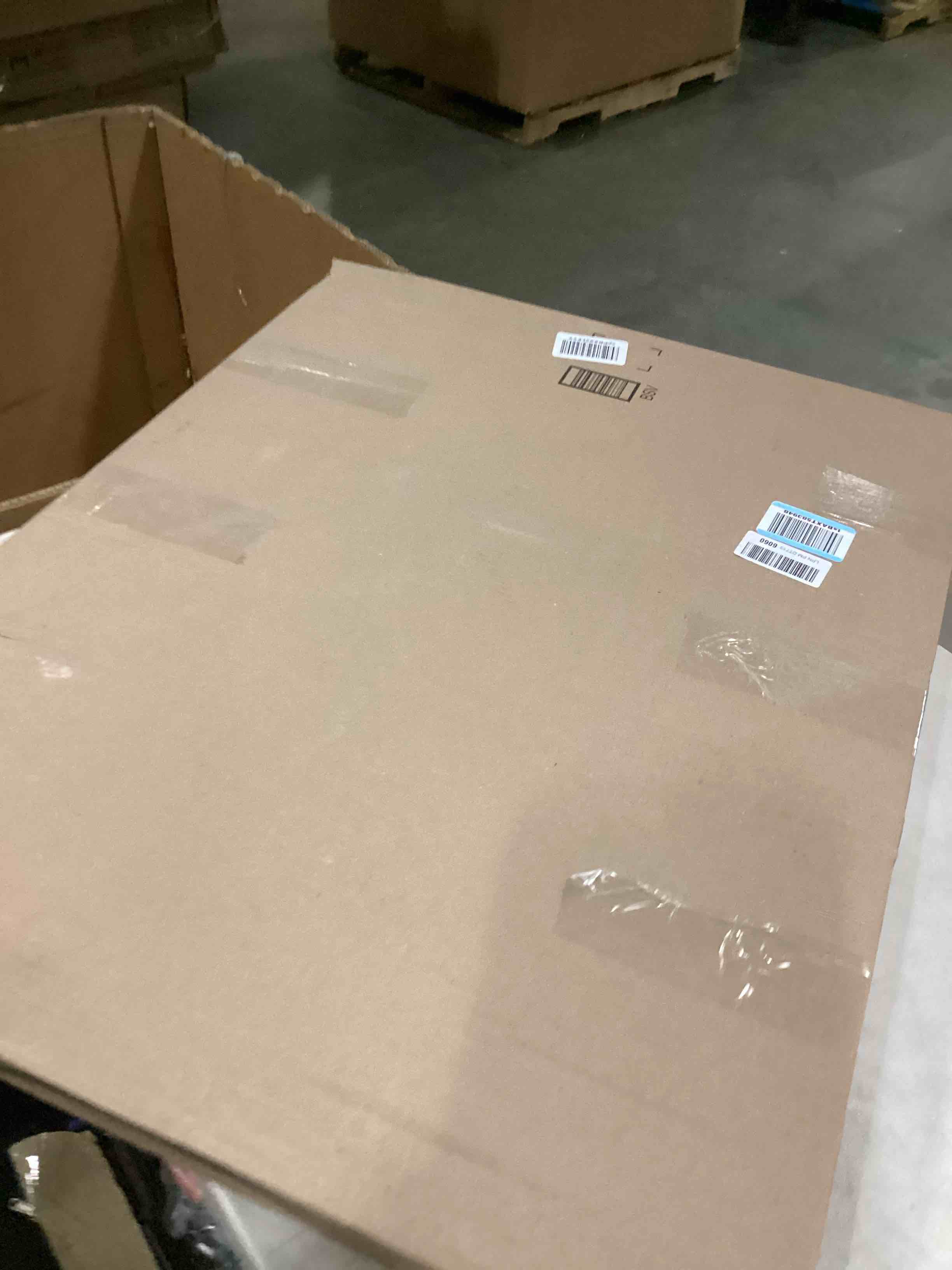 https://s3.amazonaws.com/lotting-images-prod/bidfta/PNK2555003_1746544888166.jpeg