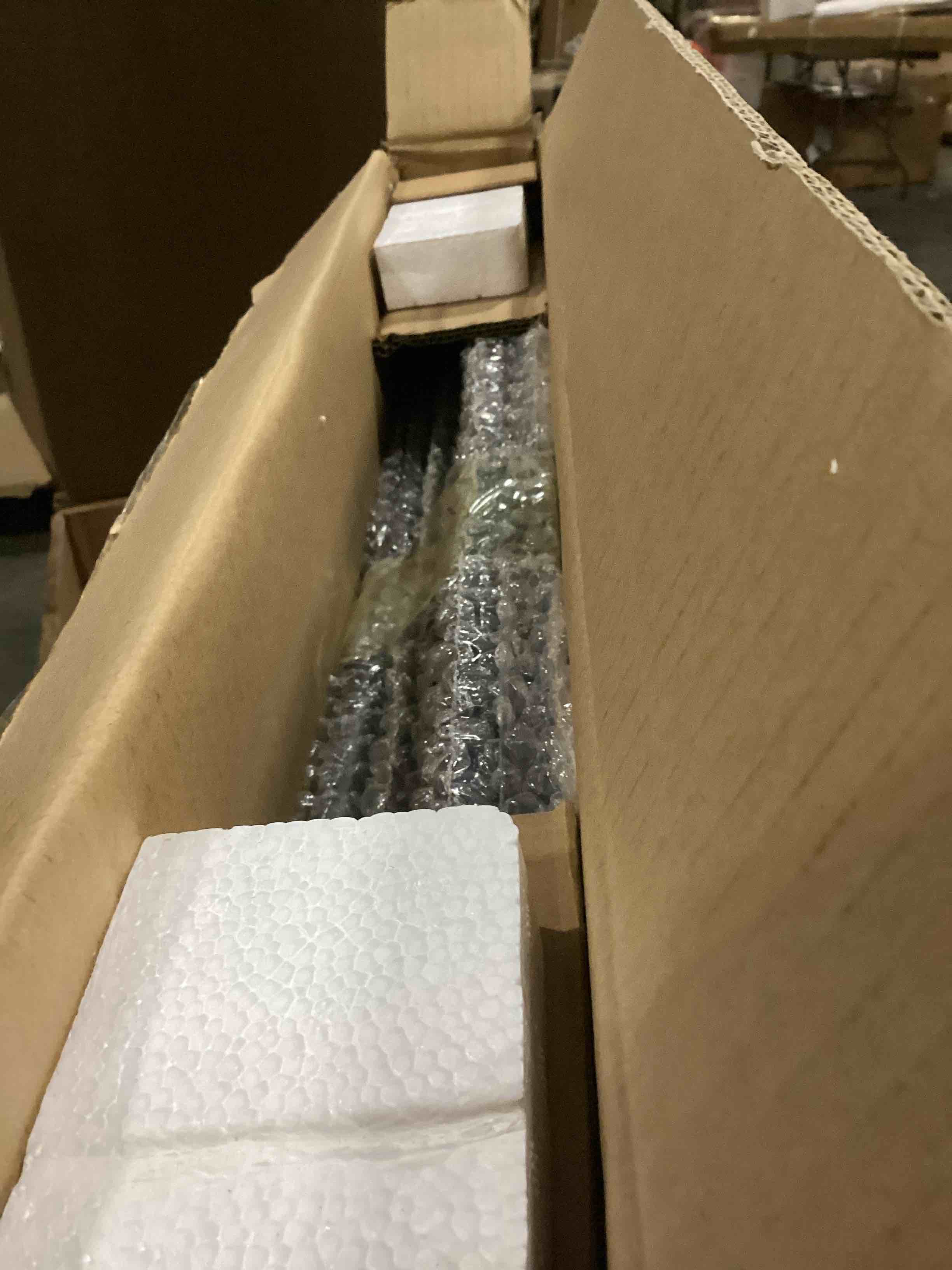 https://s3.amazonaws.com/lotting-images-prod/bidfta/PNK2555121_1746623096063.jpeg