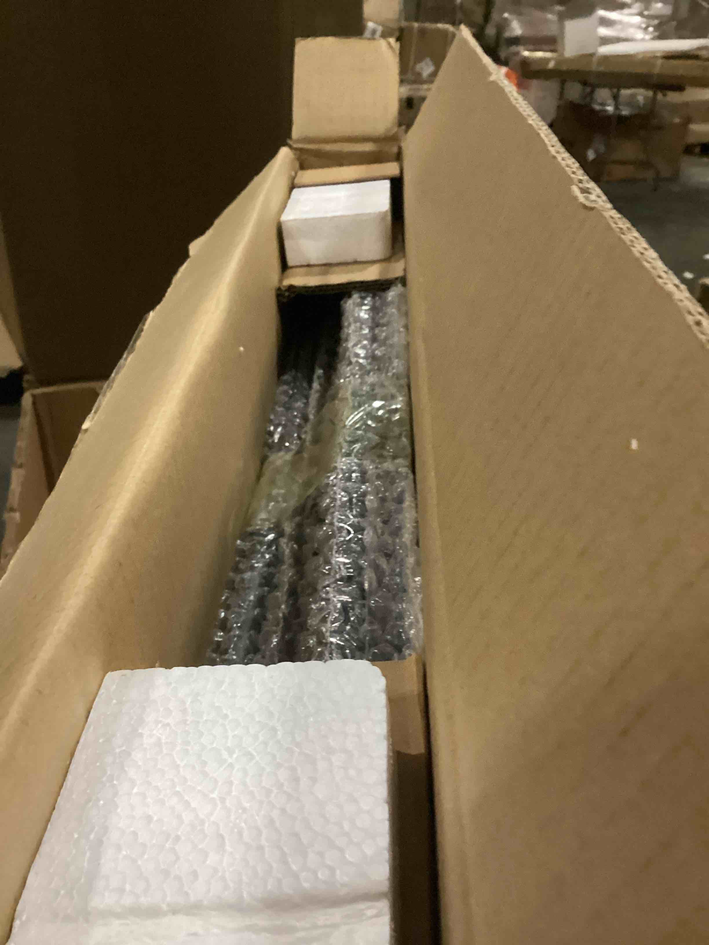 https://s3.amazonaws.com/lotting-images-prod/bidfta/PNK2555121_1746623096862.jpeg