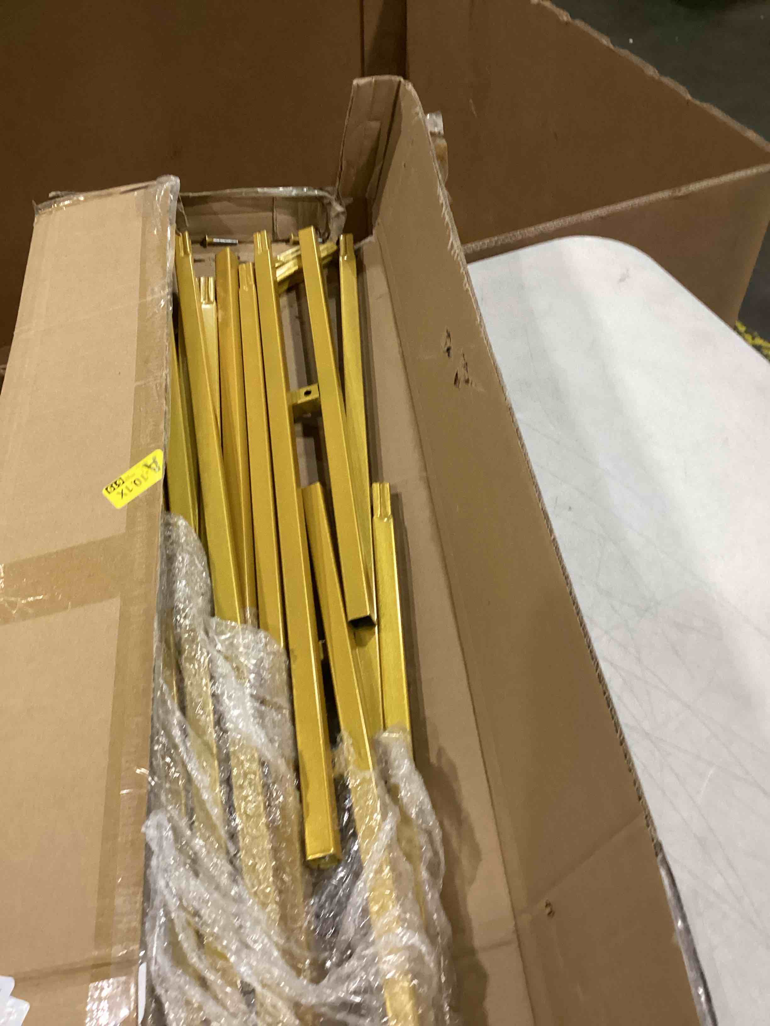 https://s3.amazonaws.com/lotting-images-prod/bidfta/PNK2555122_1746623251399.jpeg