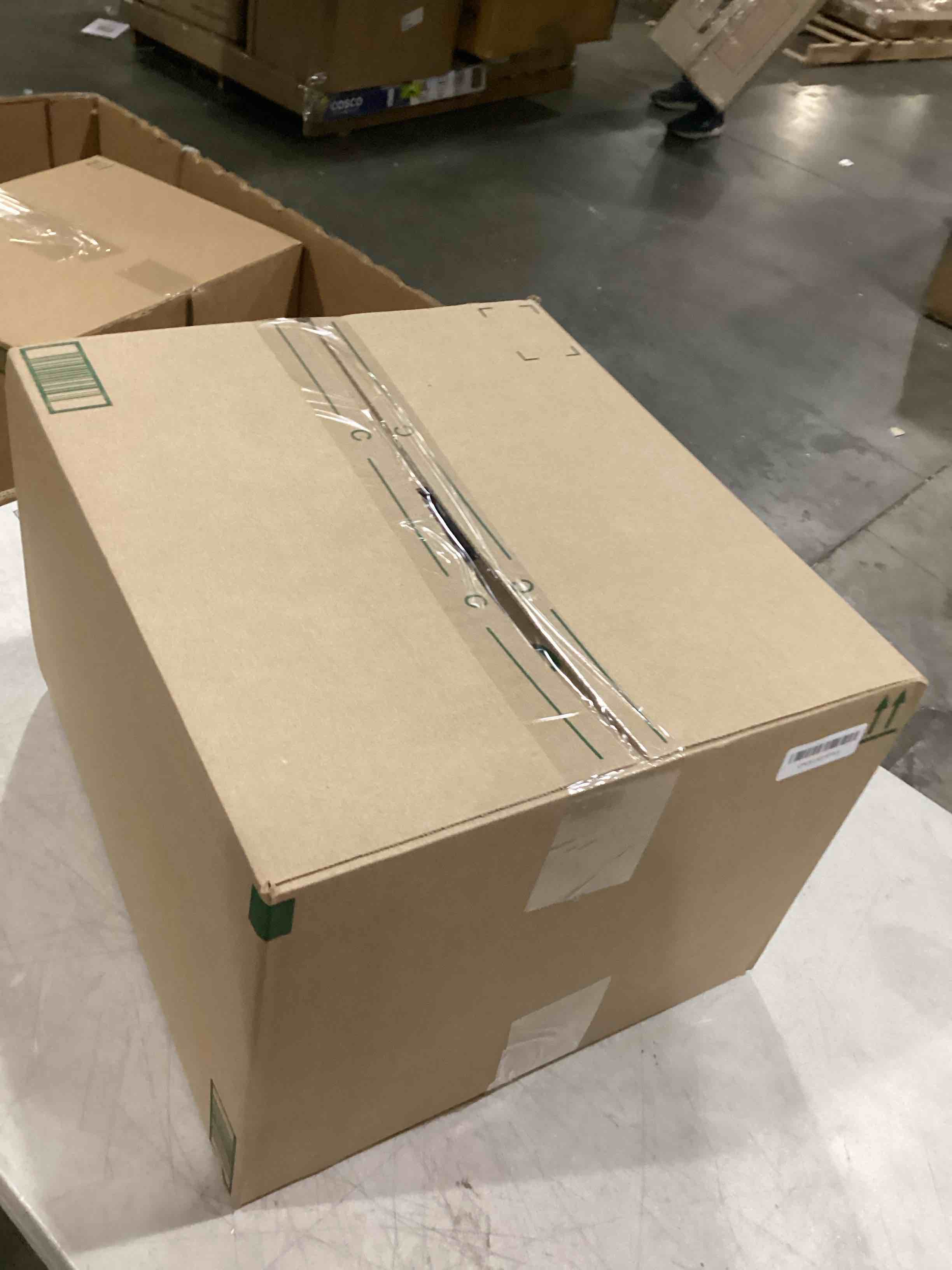 https://s3.amazonaws.com/lotting-images-prod/bidfta/PNK2555132_1746637632601.jpeg