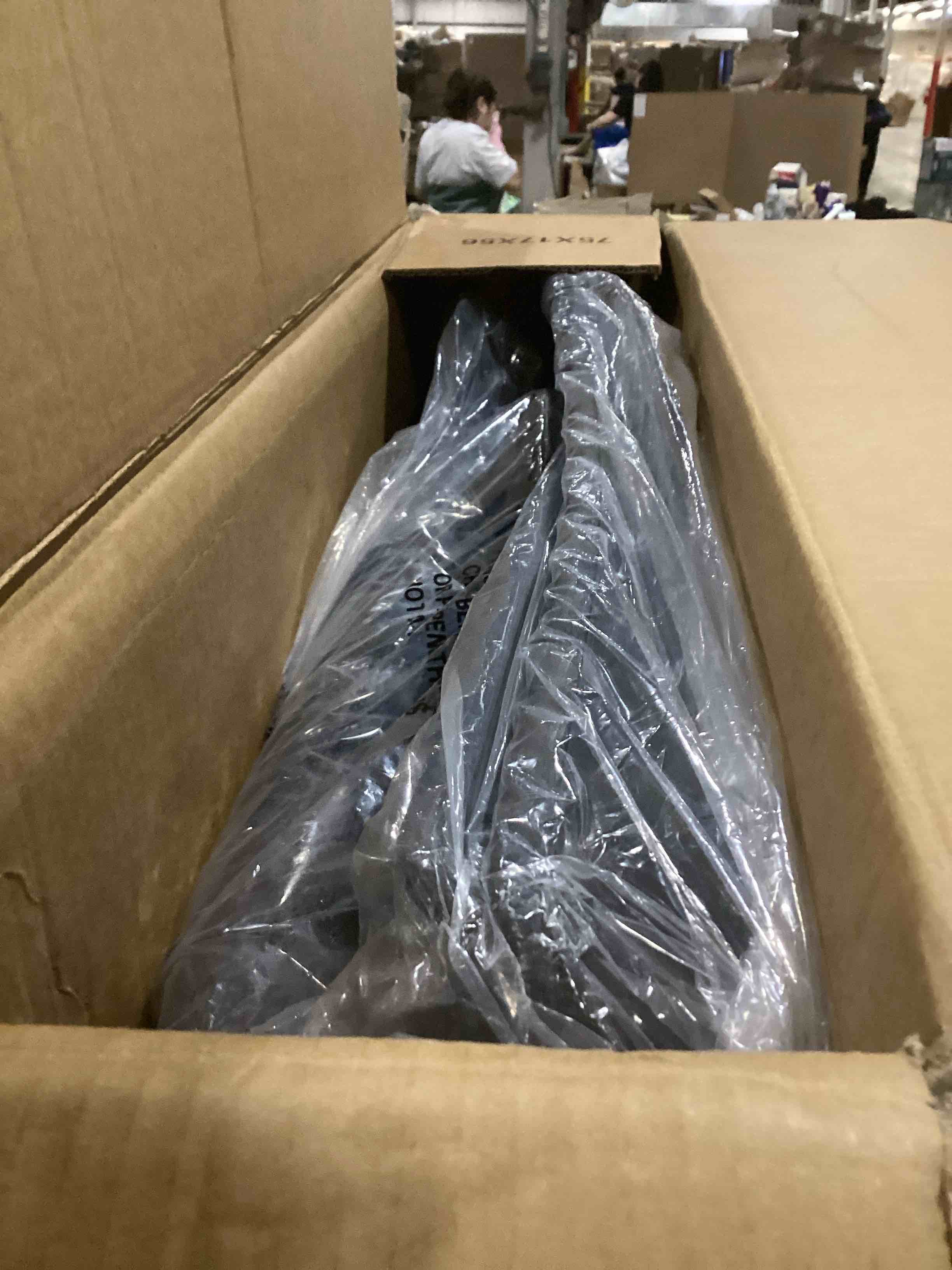 https://s3.amazonaws.com/lotting-images-prod/bidfta/PNK2555373_1746797851433.jpeg