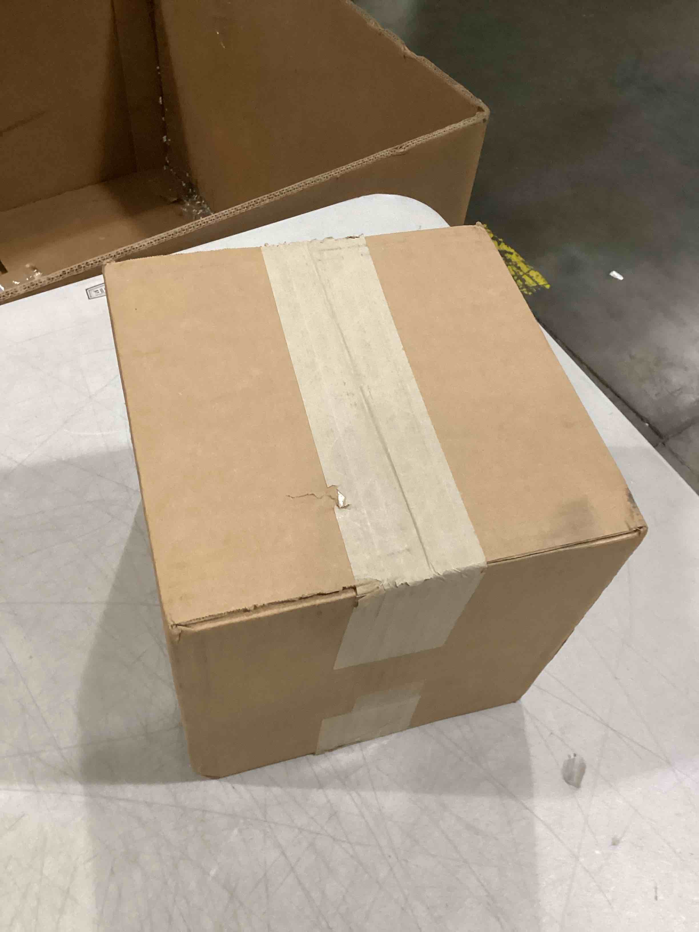 https://s3.amazonaws.com/lotting-images-prod/bidfta/PNK2555529_1747069060568.jpeg
