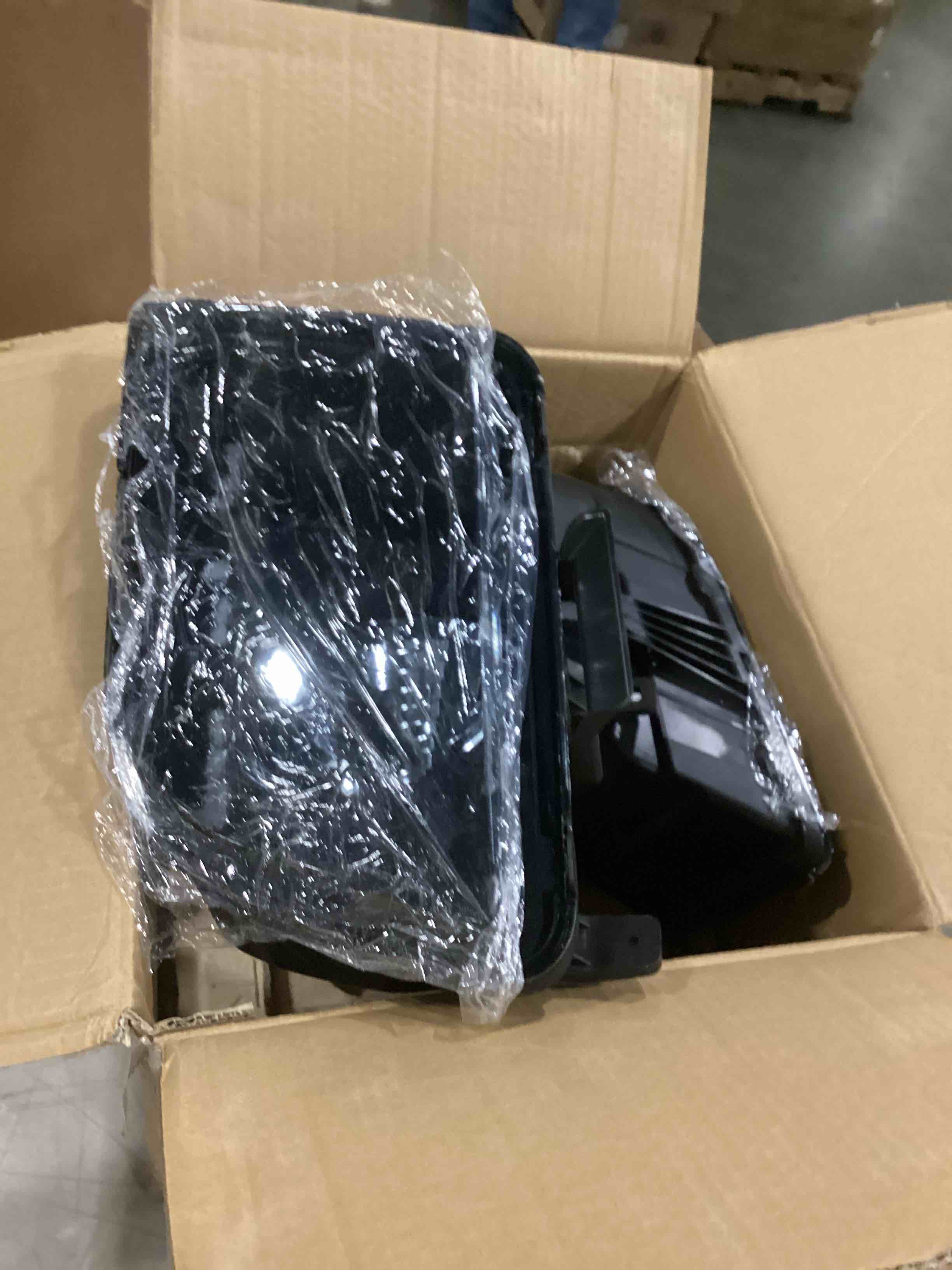 https://s3.amazonaws.com/lotting-images-prod/bidfta/PNK2555582_1747138665634.jpeg