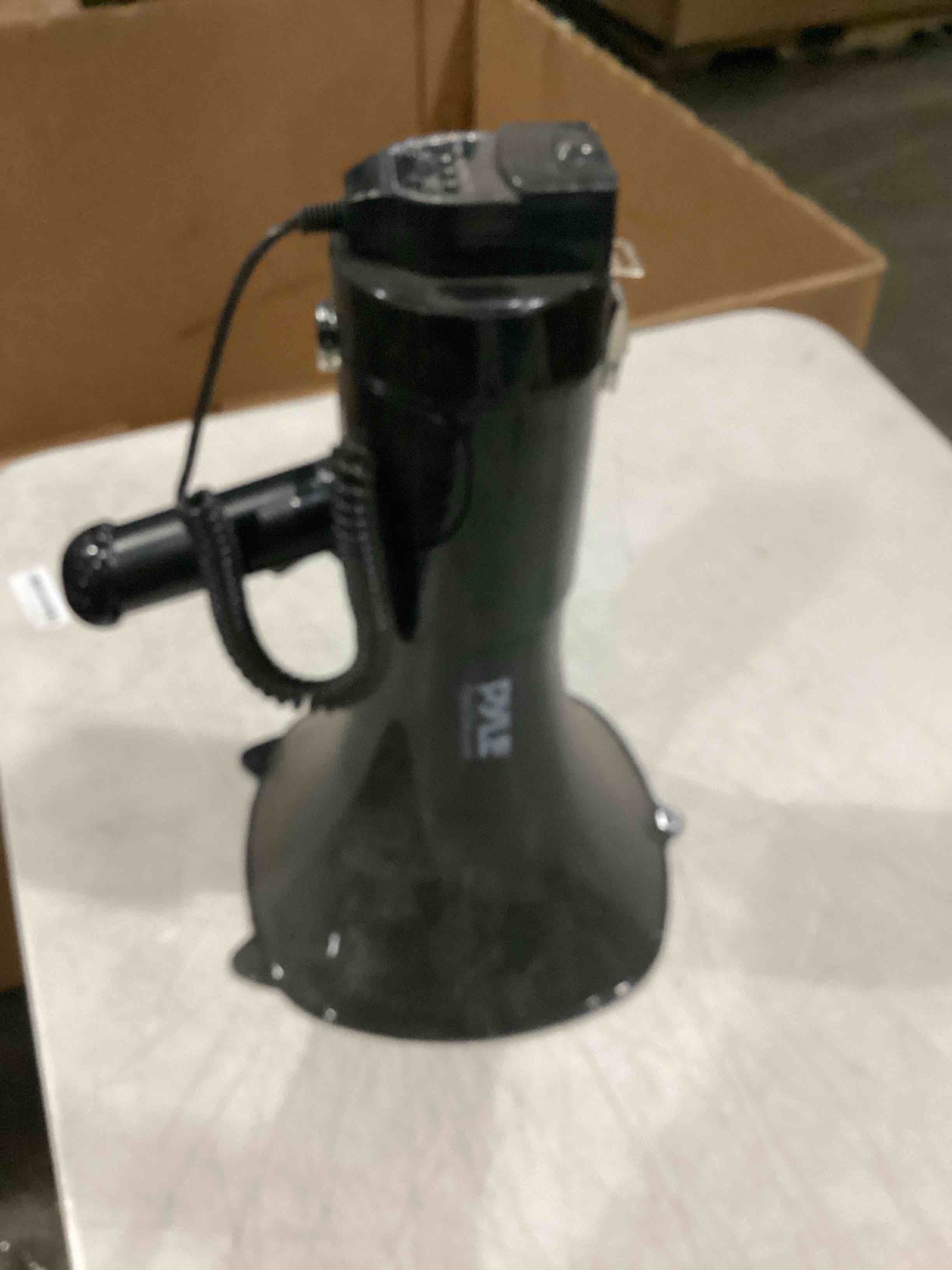 https://s3.amazonaws.com/lotting-images-prod/bidfta/PNK2555705_1747223491811.jpeg
