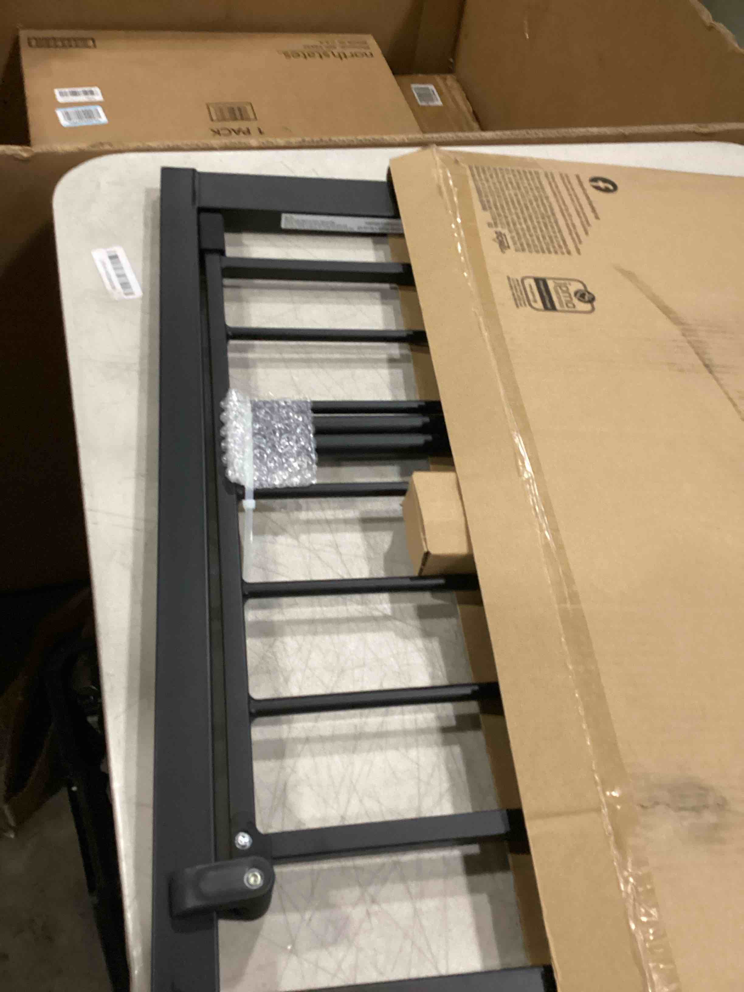 https://s3.amazonaws.com/lotting-images-prod/bidfta/PNK2555715_1747226180529.jpeg