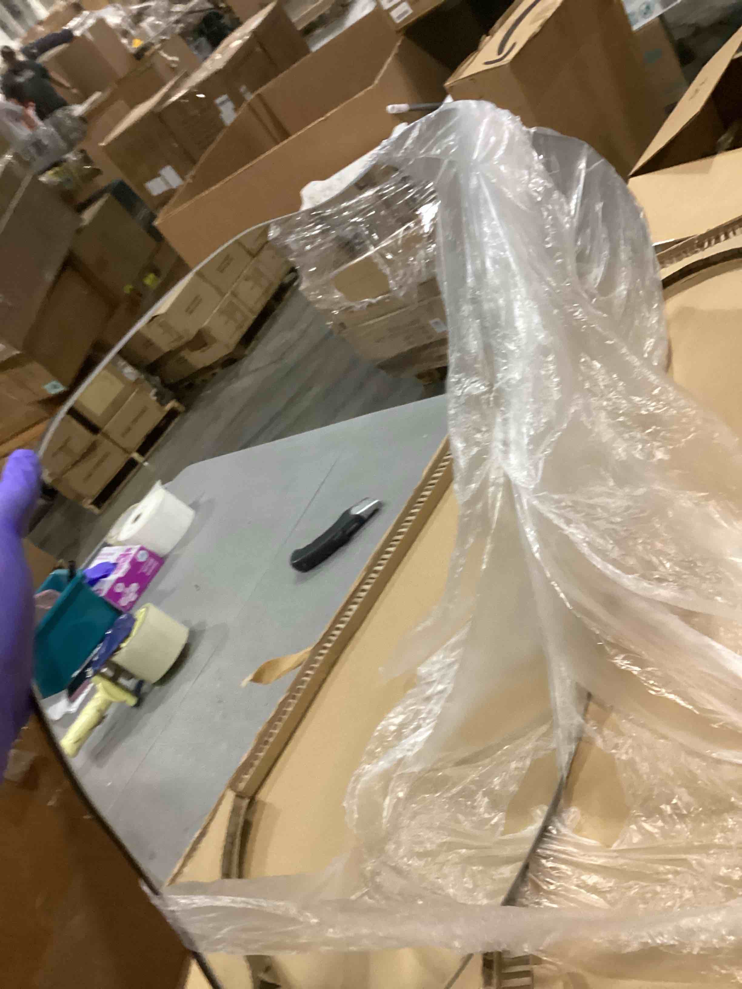 https://s3.amazonaws.com/lotting-images-prod/bidfta/PNK2557118_1745505496097.jpeg