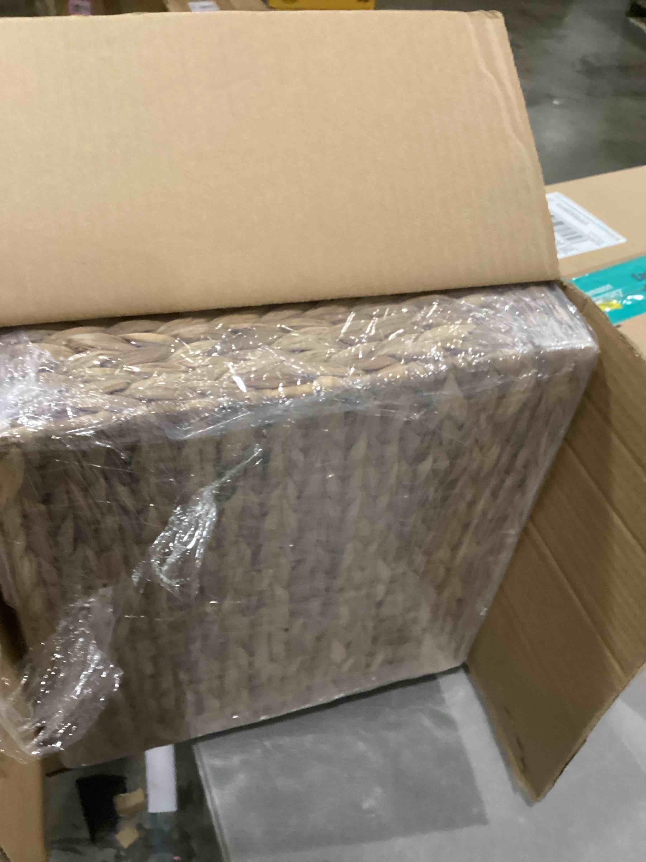 https://s3.amazonaws.com/lotting-images-prod/bidfta/PNK2557144_1745508354953.jpeg