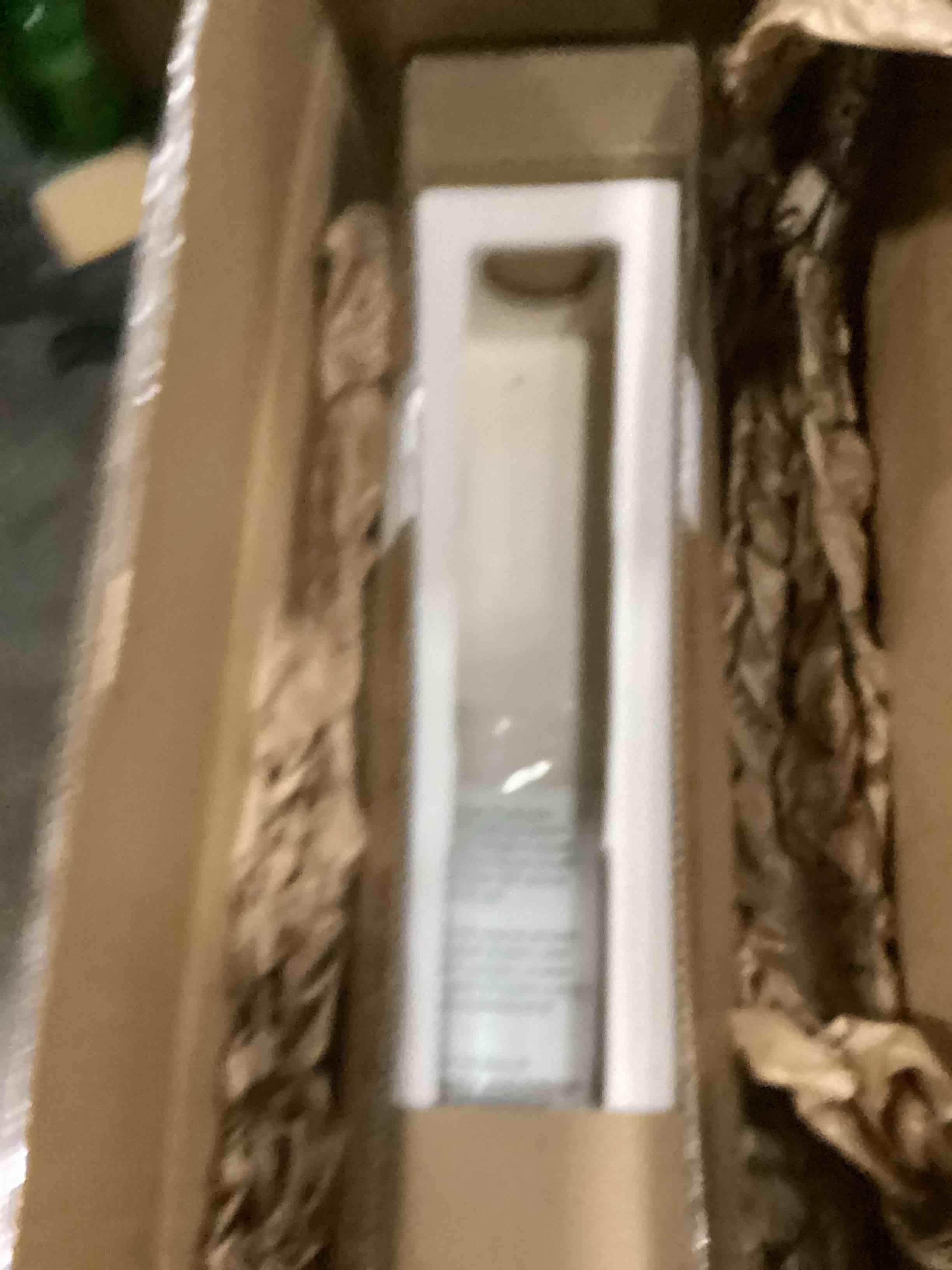 https://s3.amazonaws.com/lotting-images-prod/bidfta/PNK2557218_1745522409925.jpeg