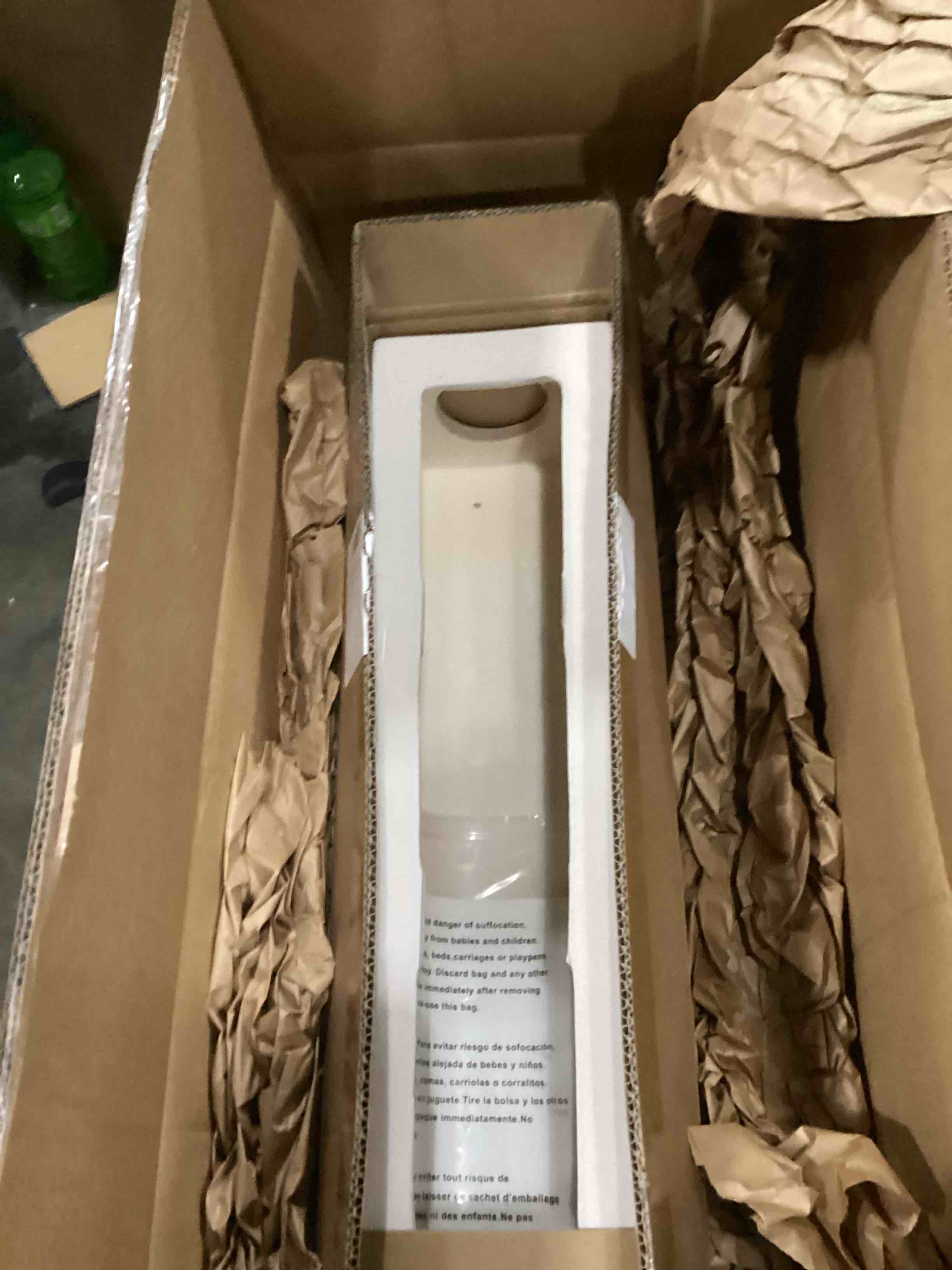 https://s3.amazonaws.com/lotting-images-prod/bidfta/PNK2557218_1745522410809.jpeg